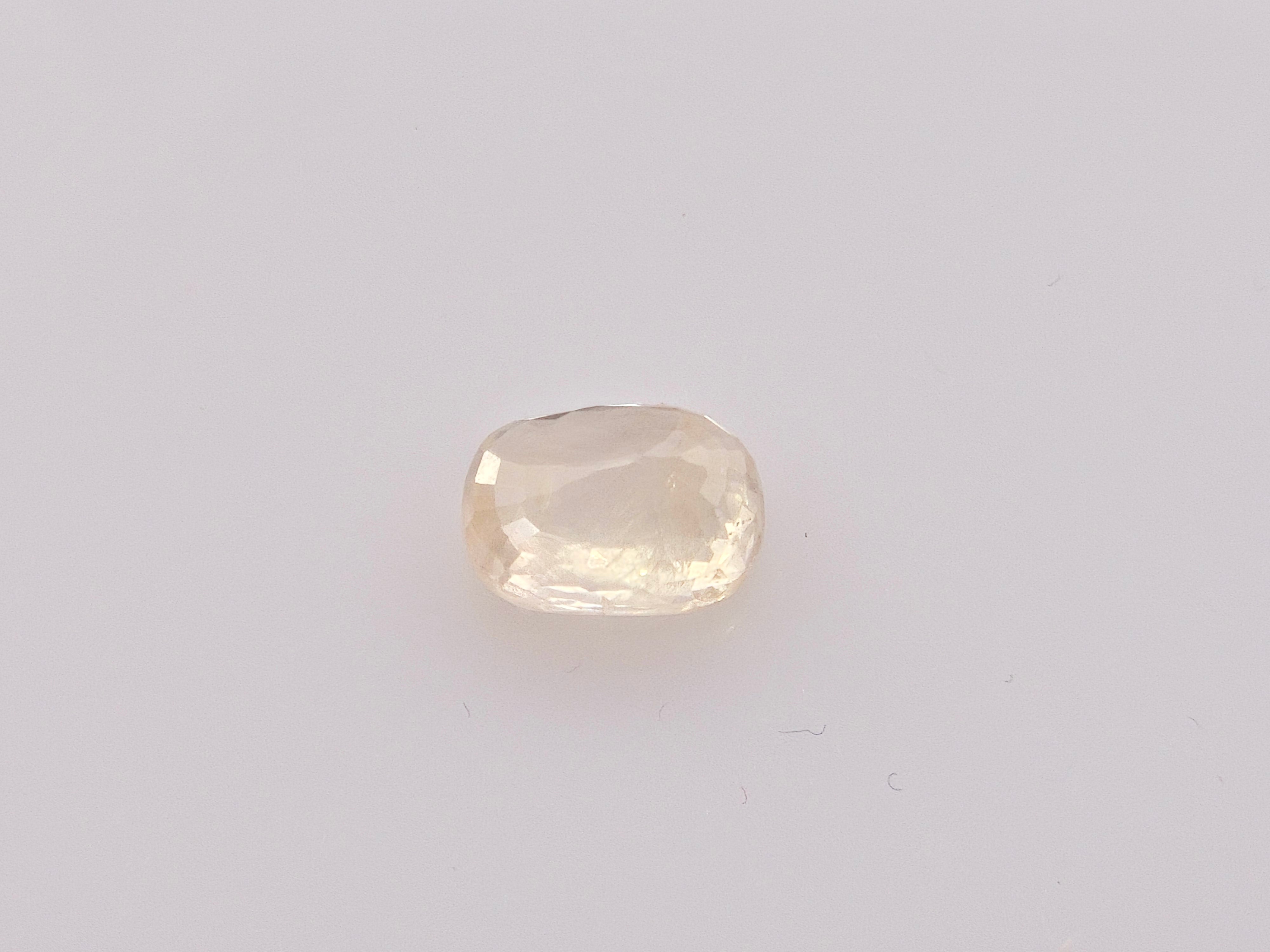 YELLOW SAPPHIRE - 4.1 CARATS
