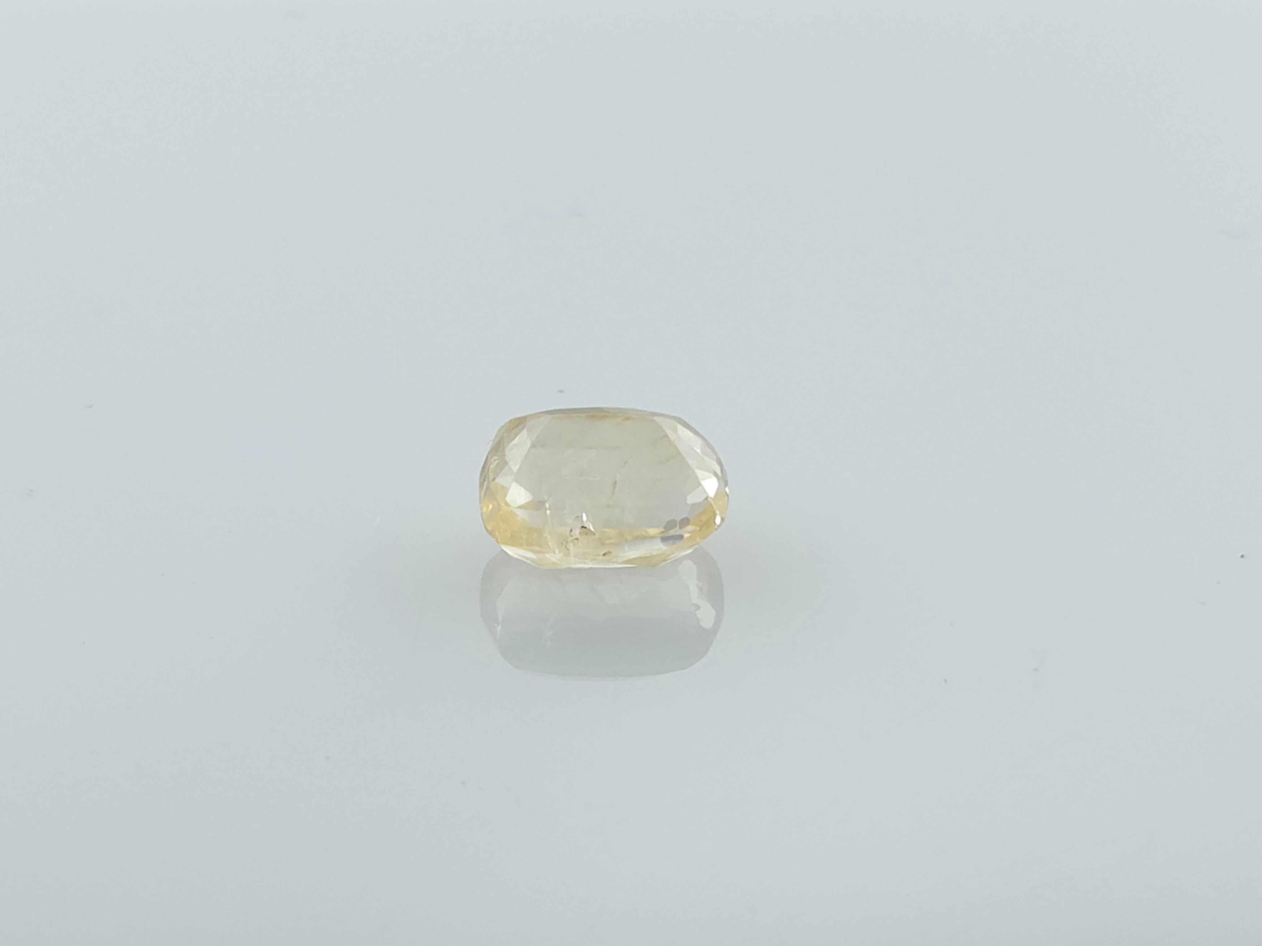 YELLOW SAPPHIRE - 5.29 CARATS