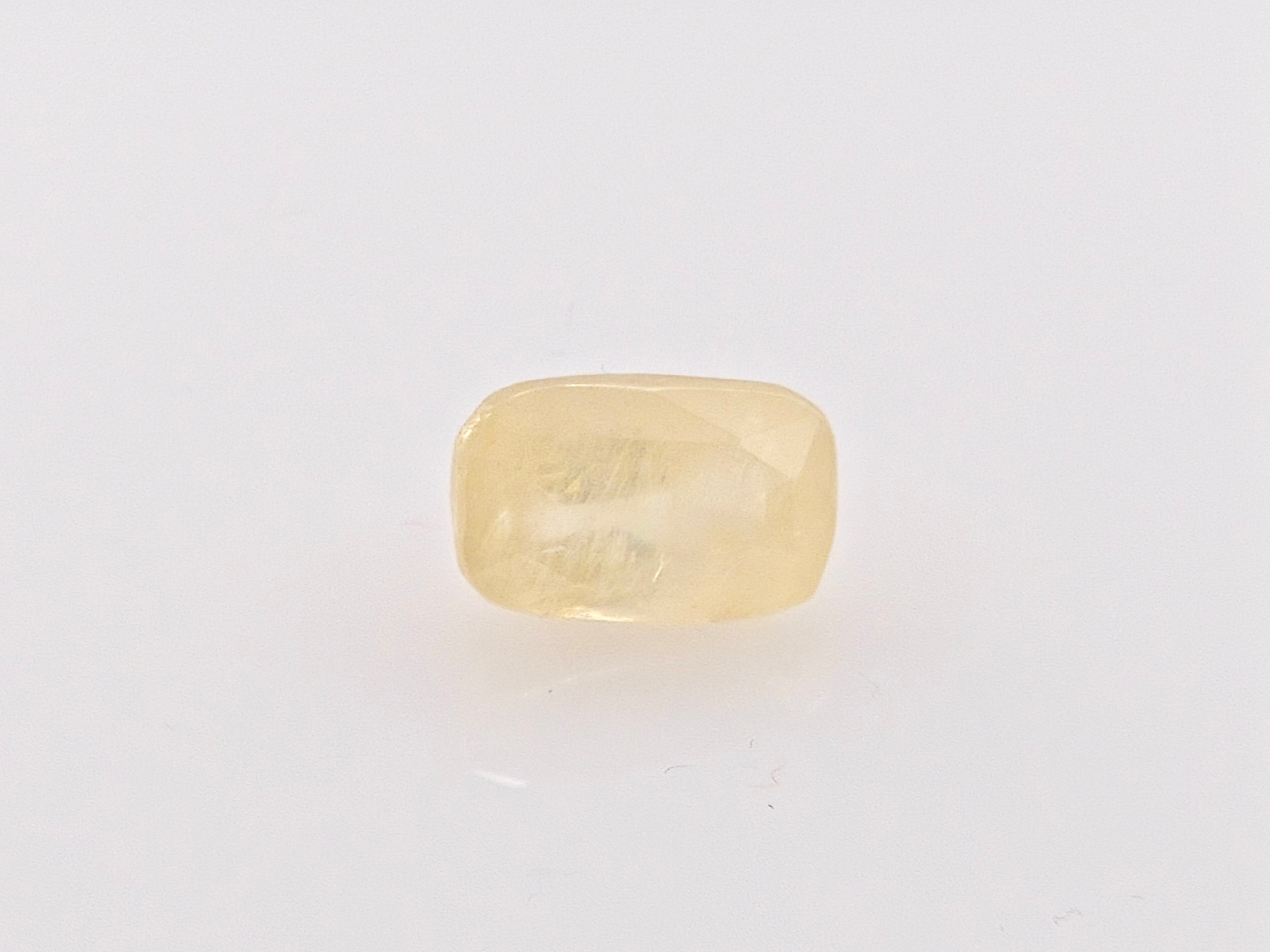 YELLOW SAPPHIRE- 4.84 Carats