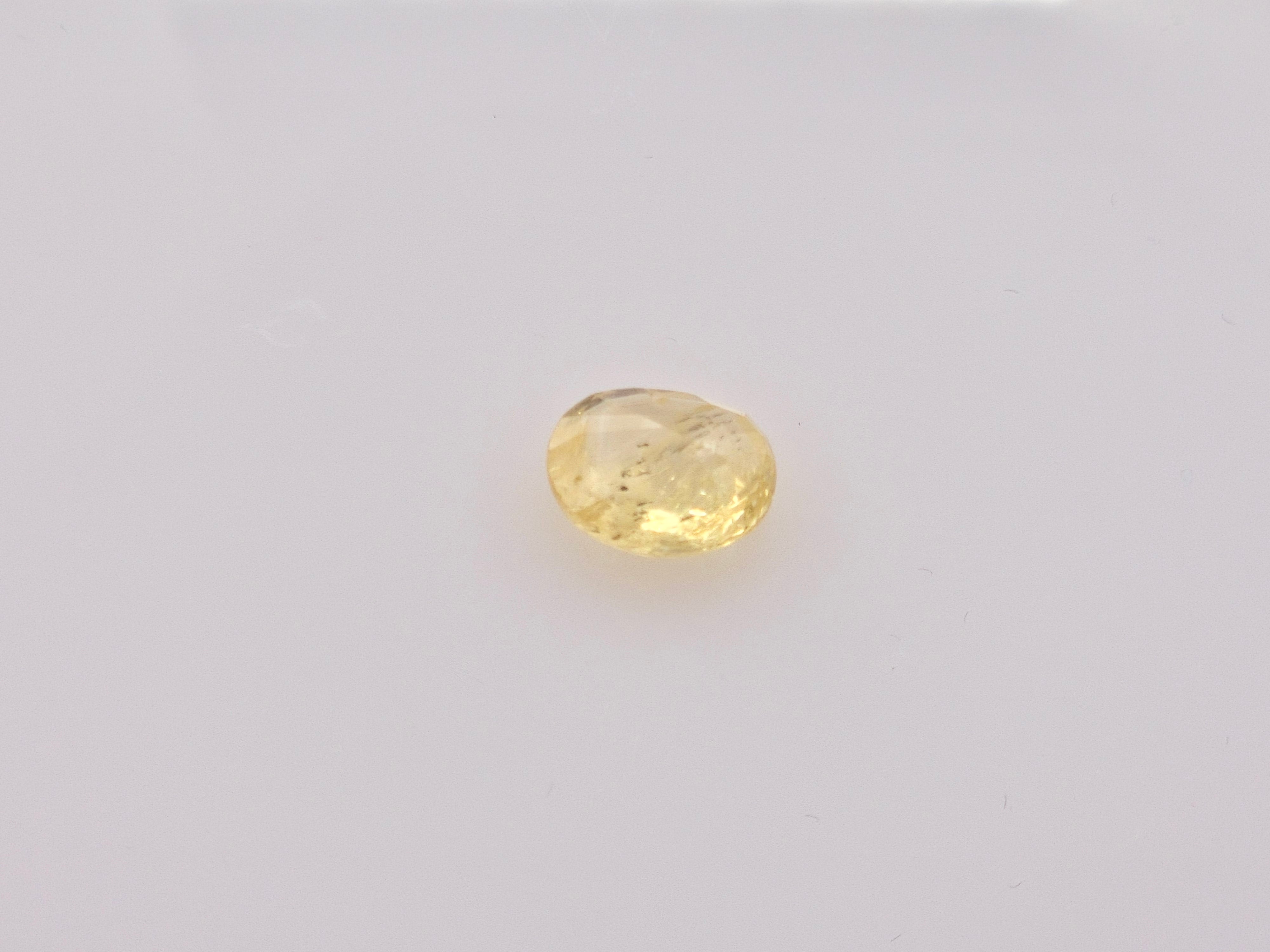 YELLOW SAPPHIRE- 3.29 Carats