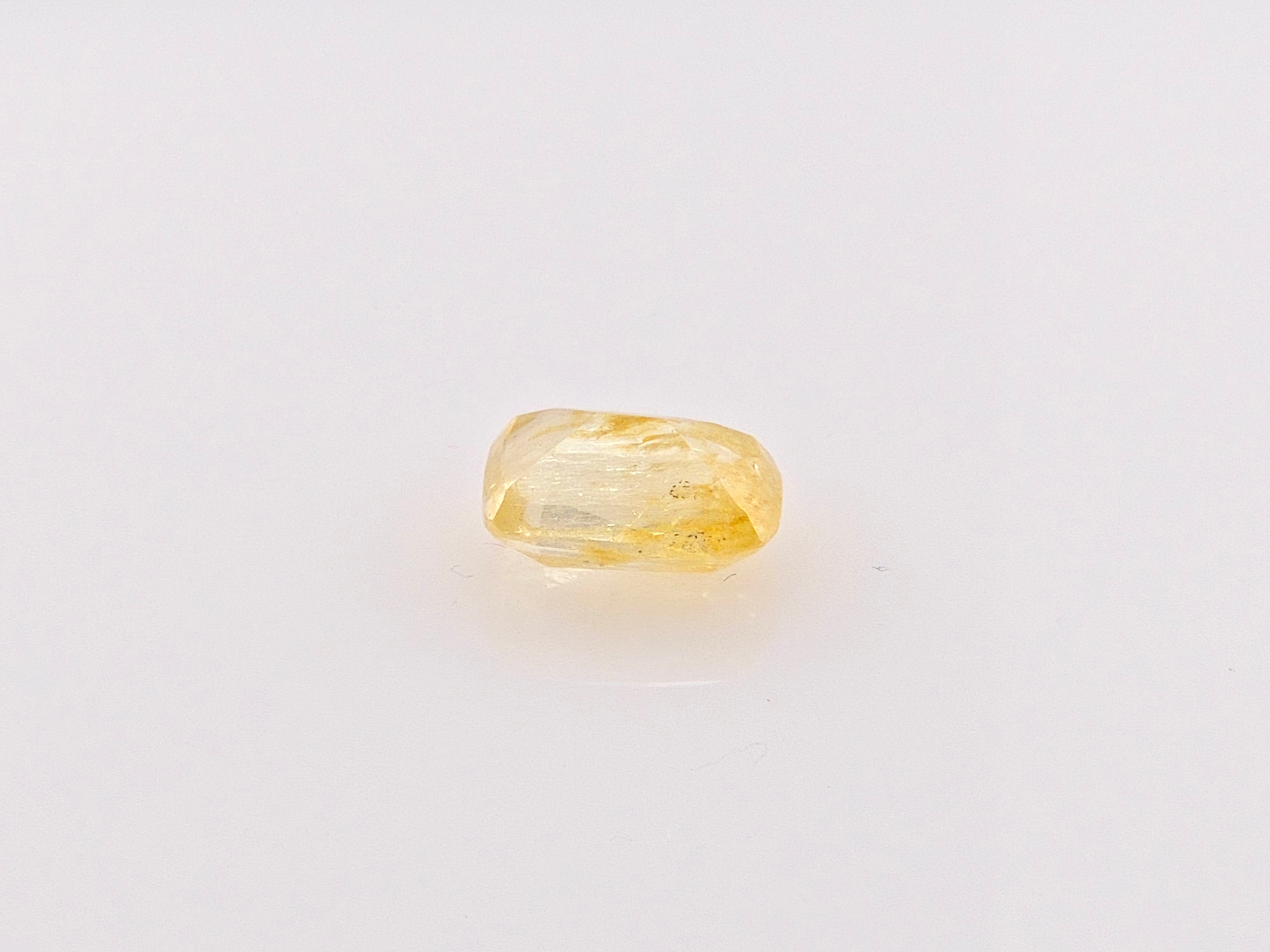 YELLOW SAPPHIRE- 4.03 Carats