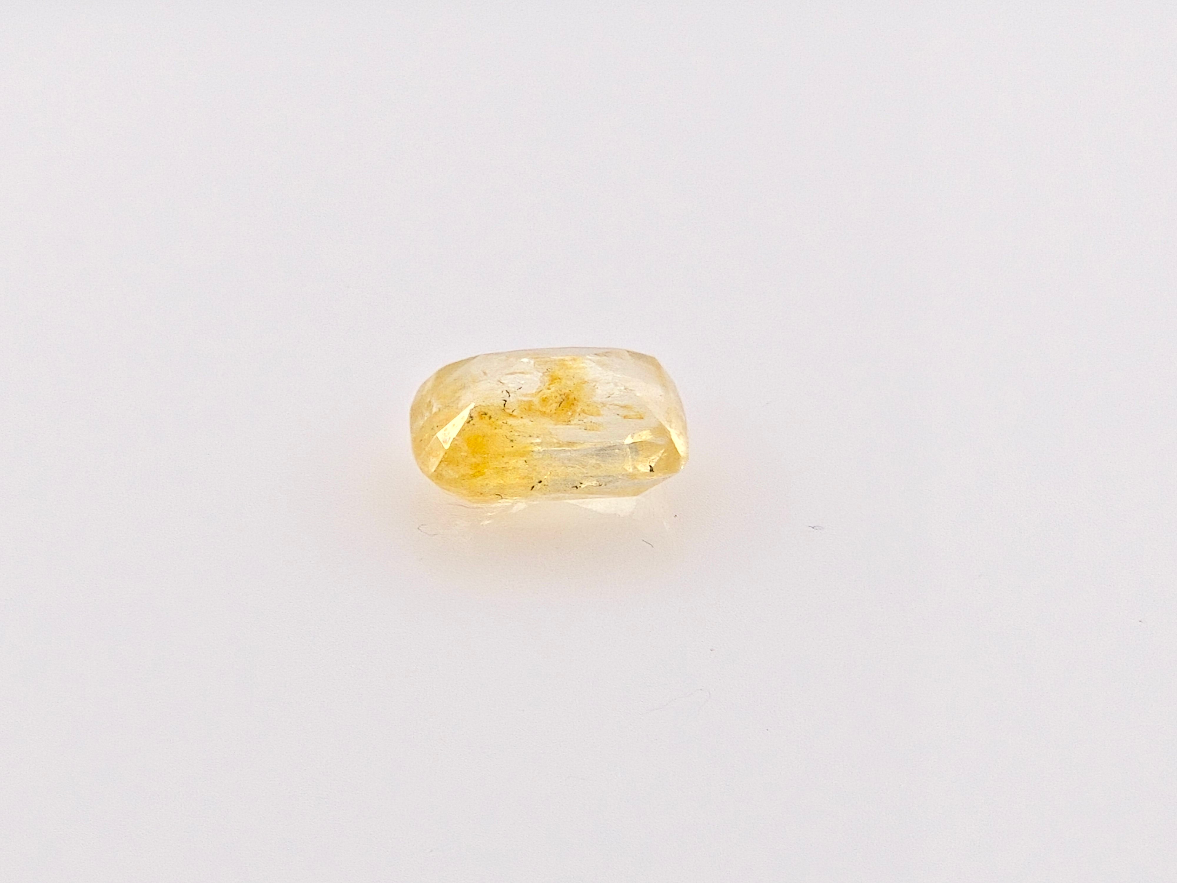 YELLOW SAPPHIRE- 4.03 Carats