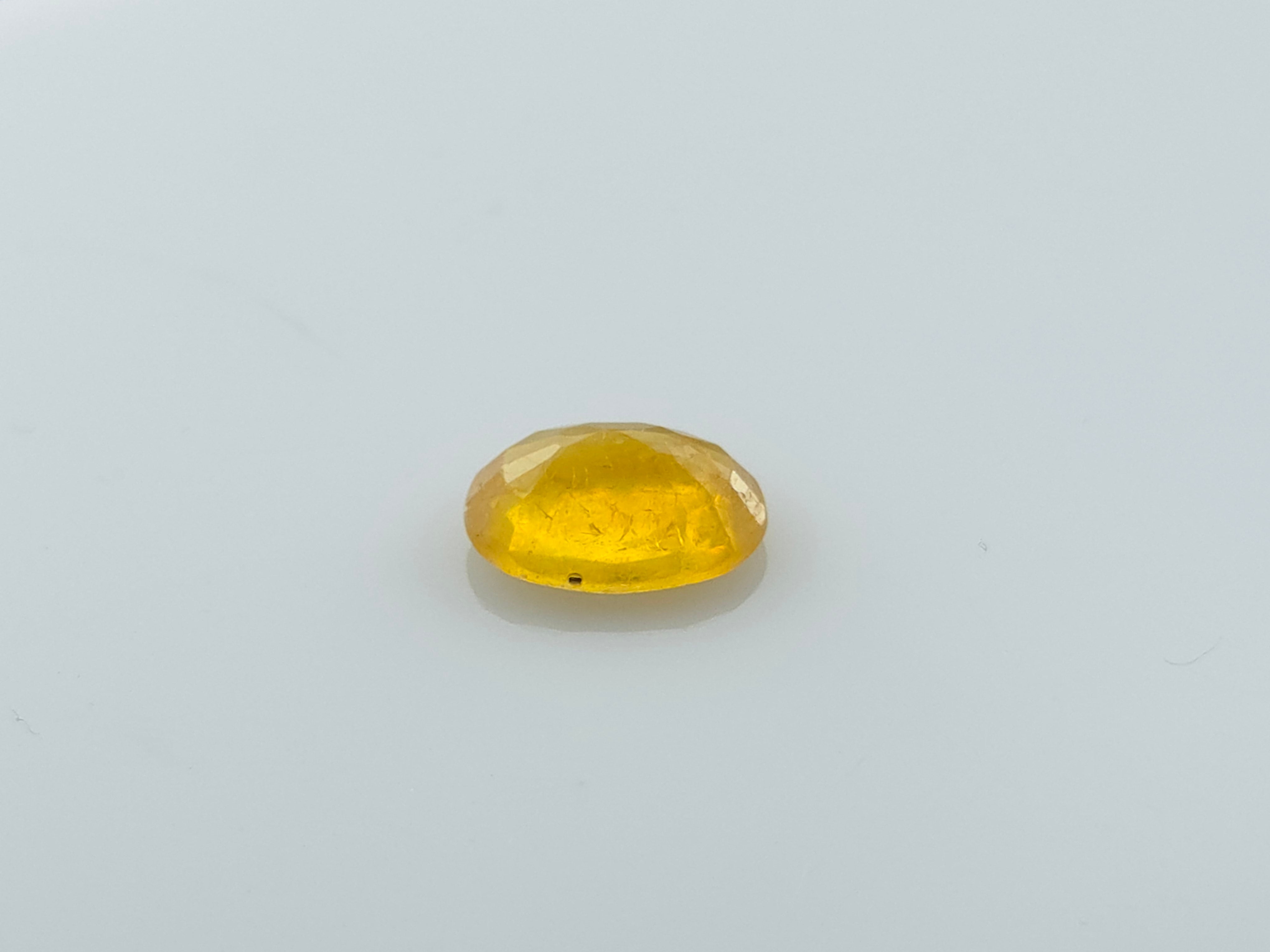 YELLOW SAPPHIRE - 4.25 CARATS