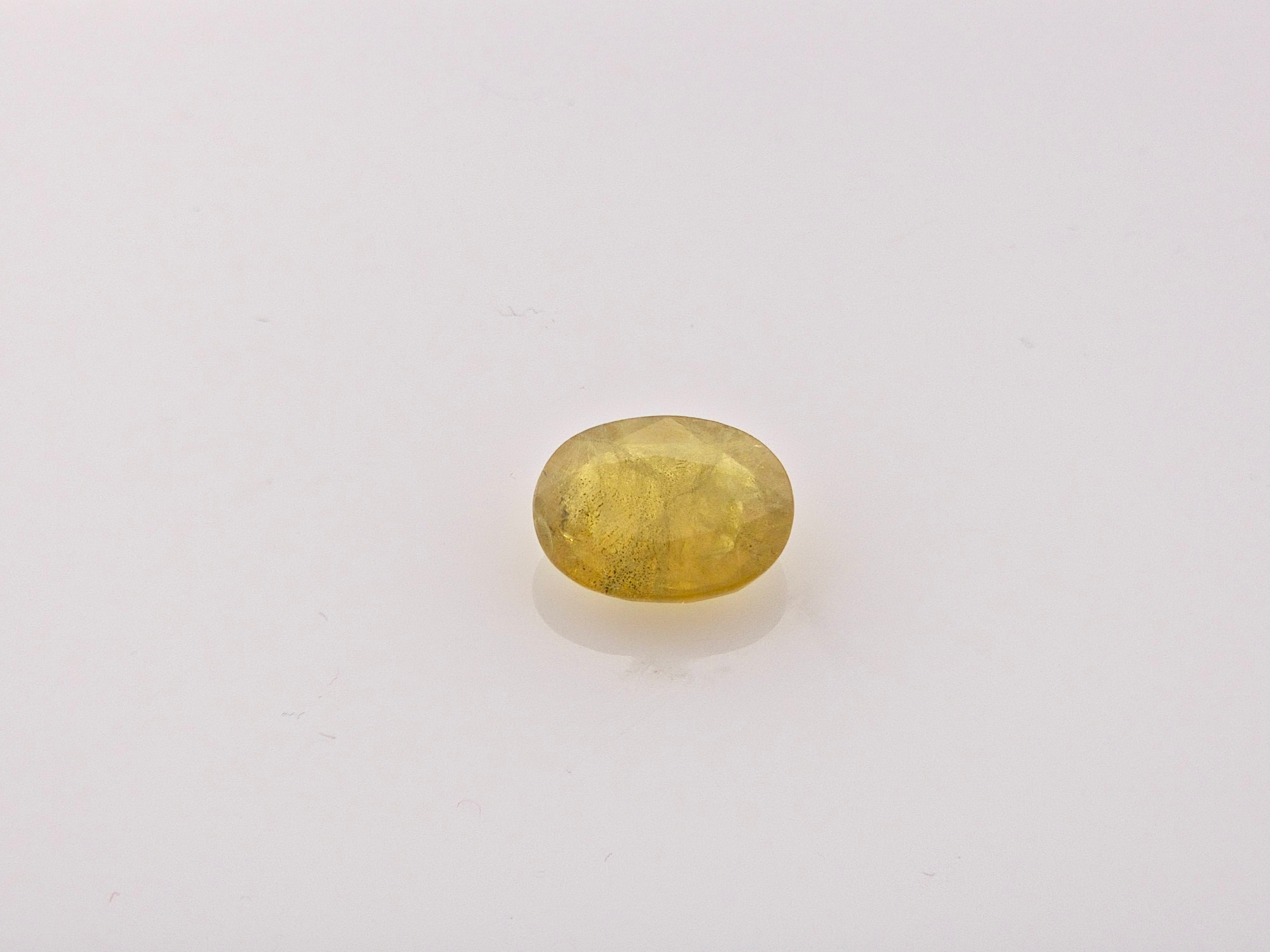 YELLOW SAPPHIRE - 4.91 Carats