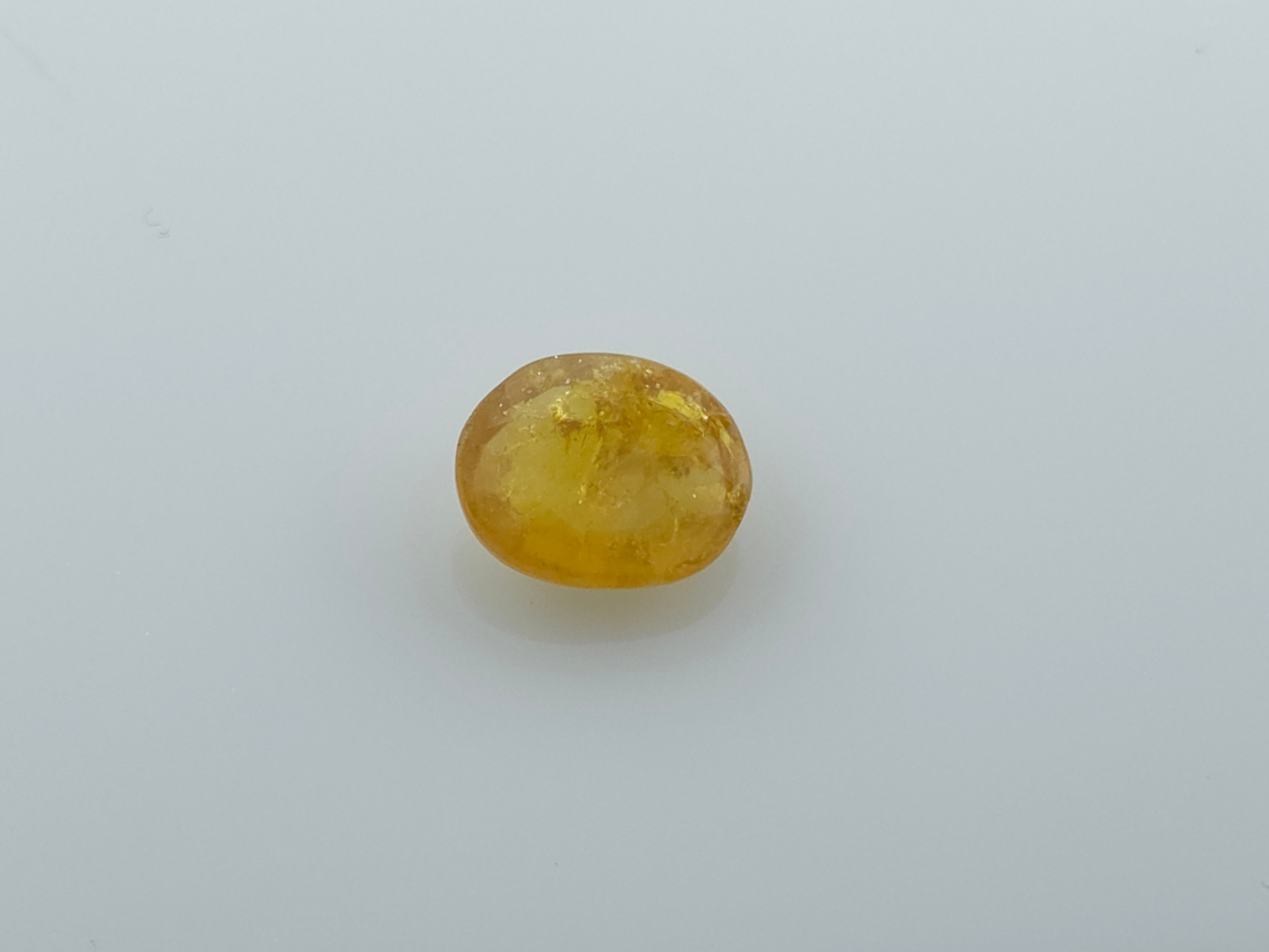 YELLOW SAPPHIRE - 6.06 CARATS