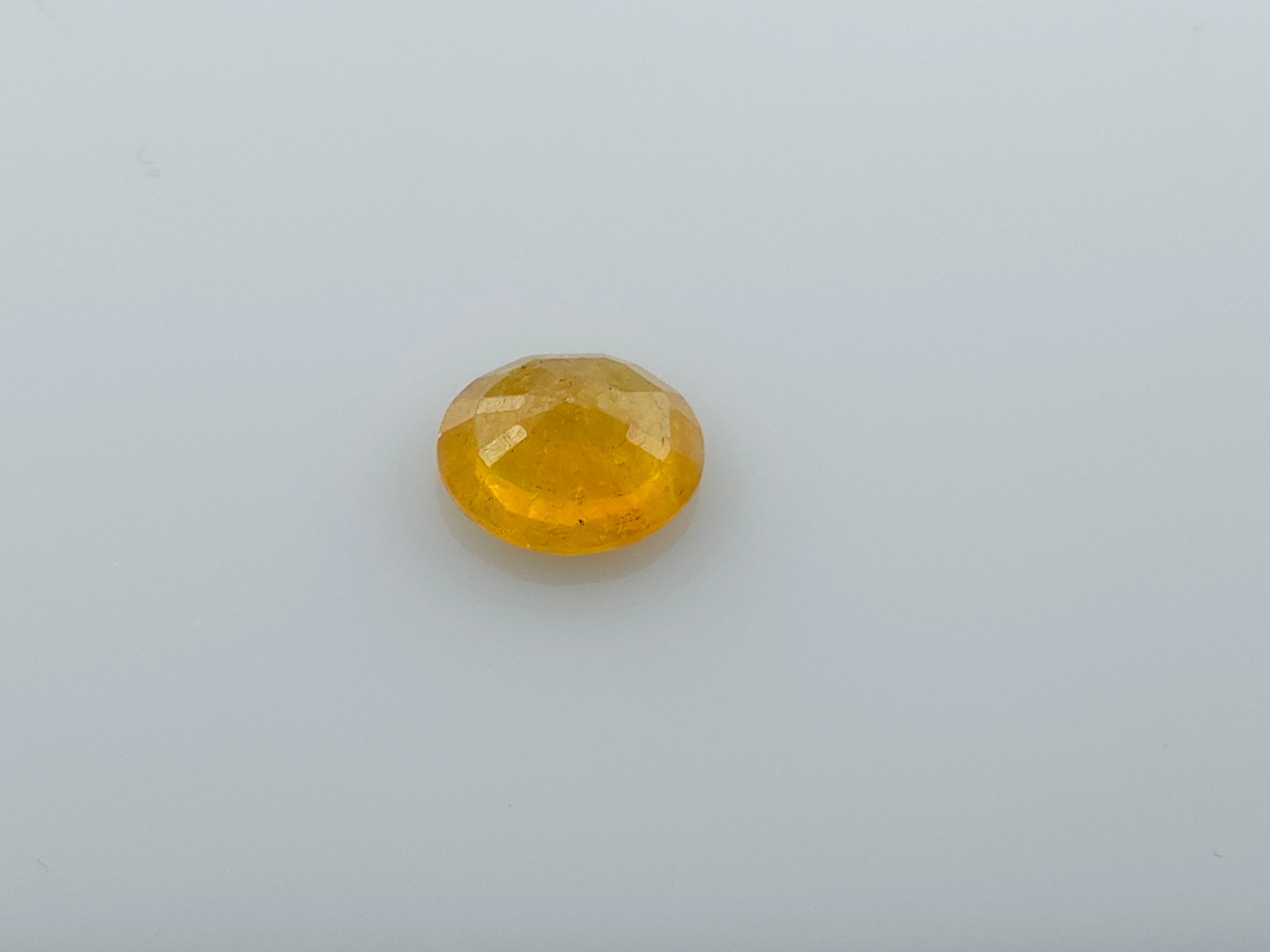 YELLOW SAPPHIRE - 4.86 CARATS