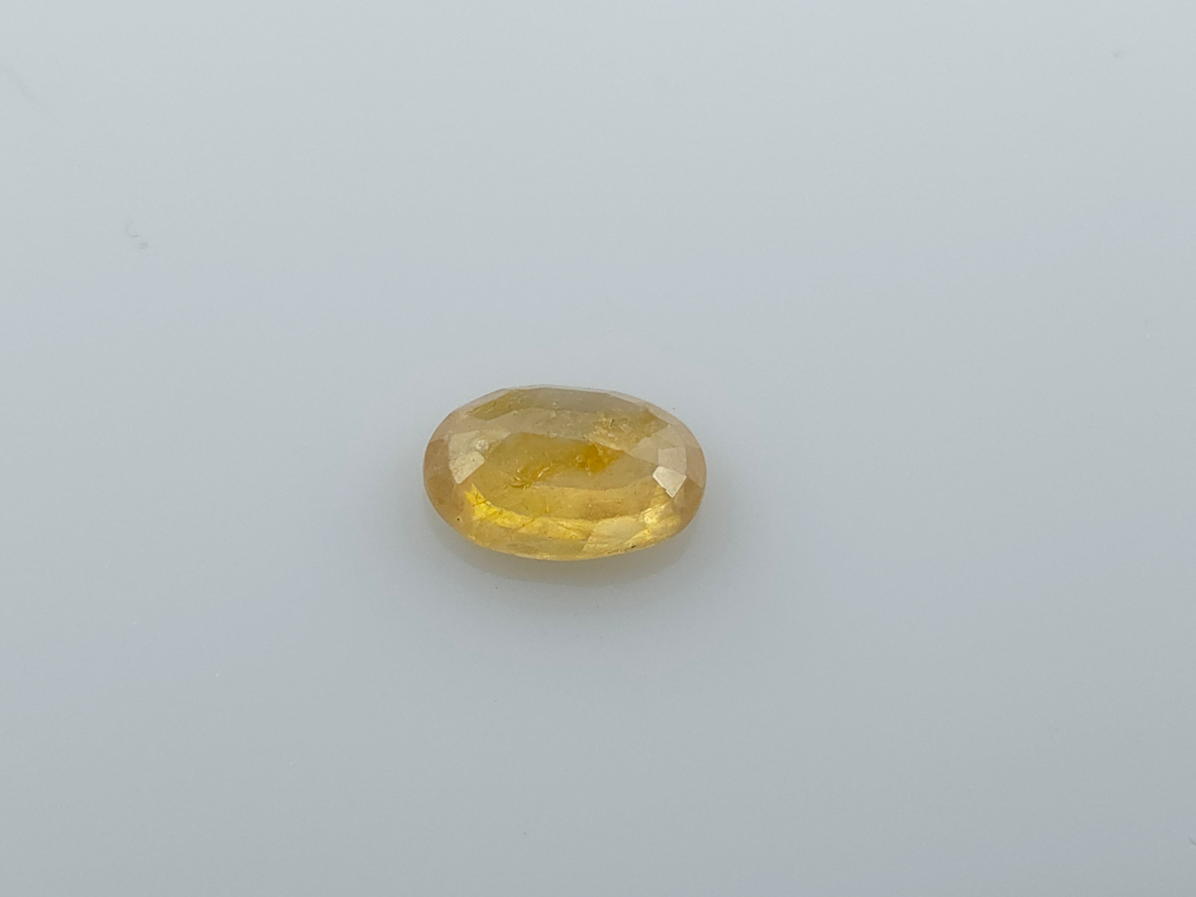 YELLOW SAPPHIRE - 4.83 CARATS