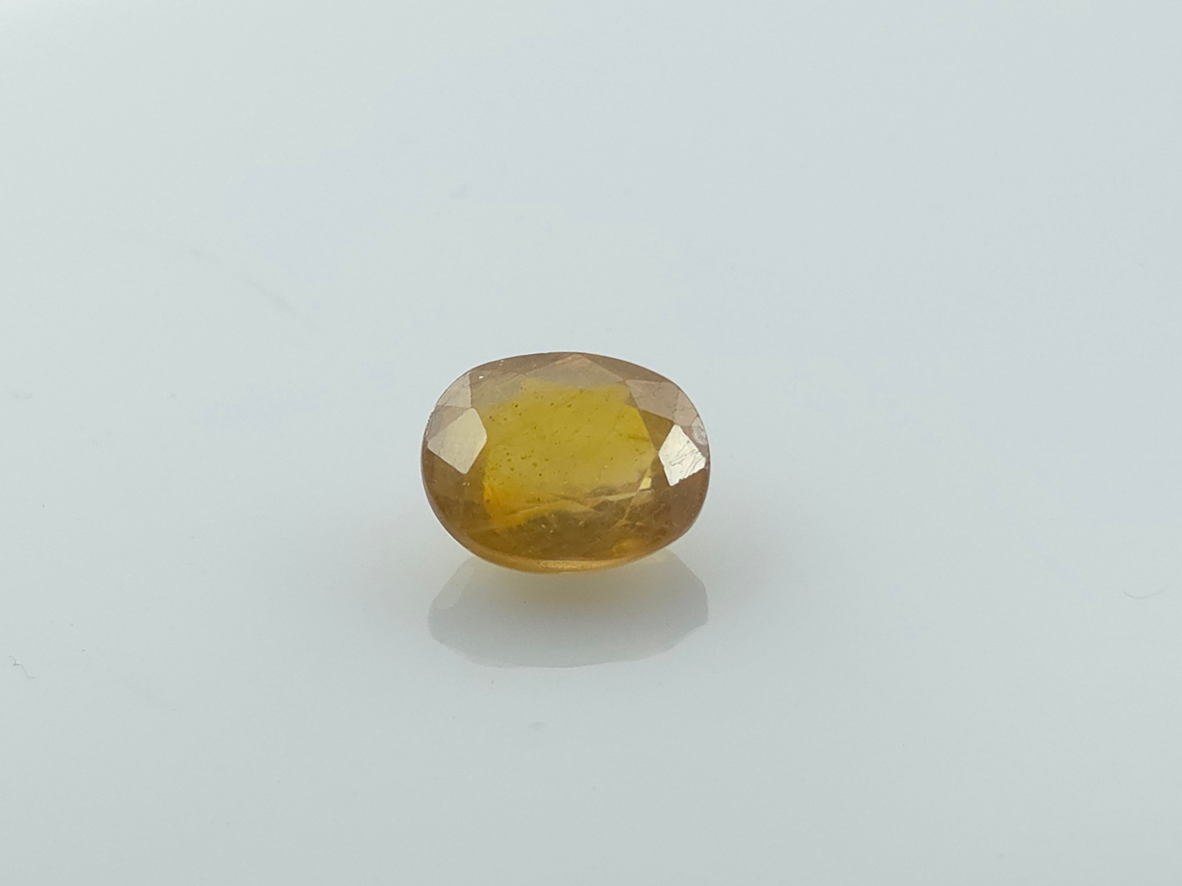 YELLOW SAPPHIRE - 6.42 CARATS