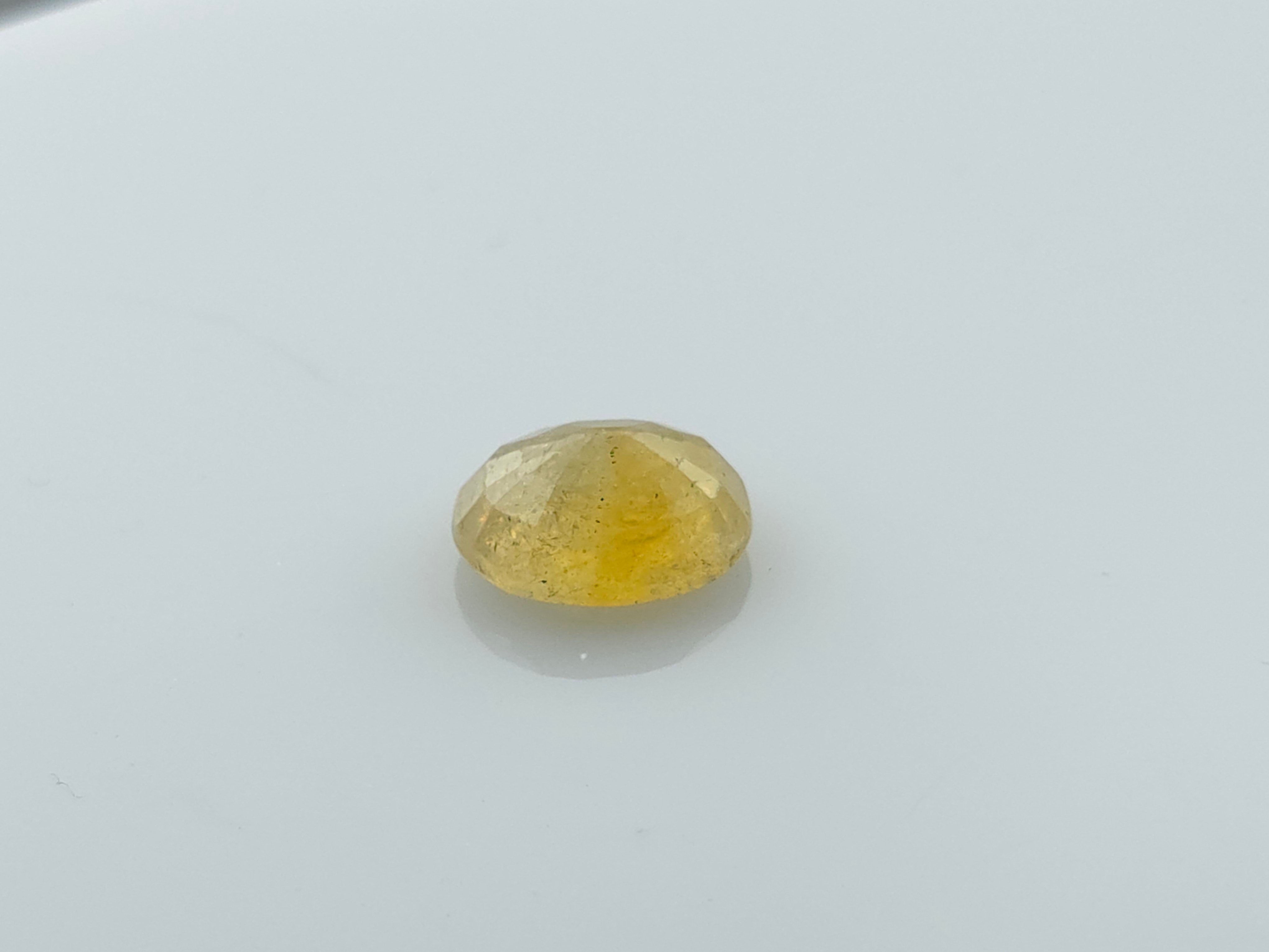 YELLOW SAPPHIRE - 5.53 CARATS