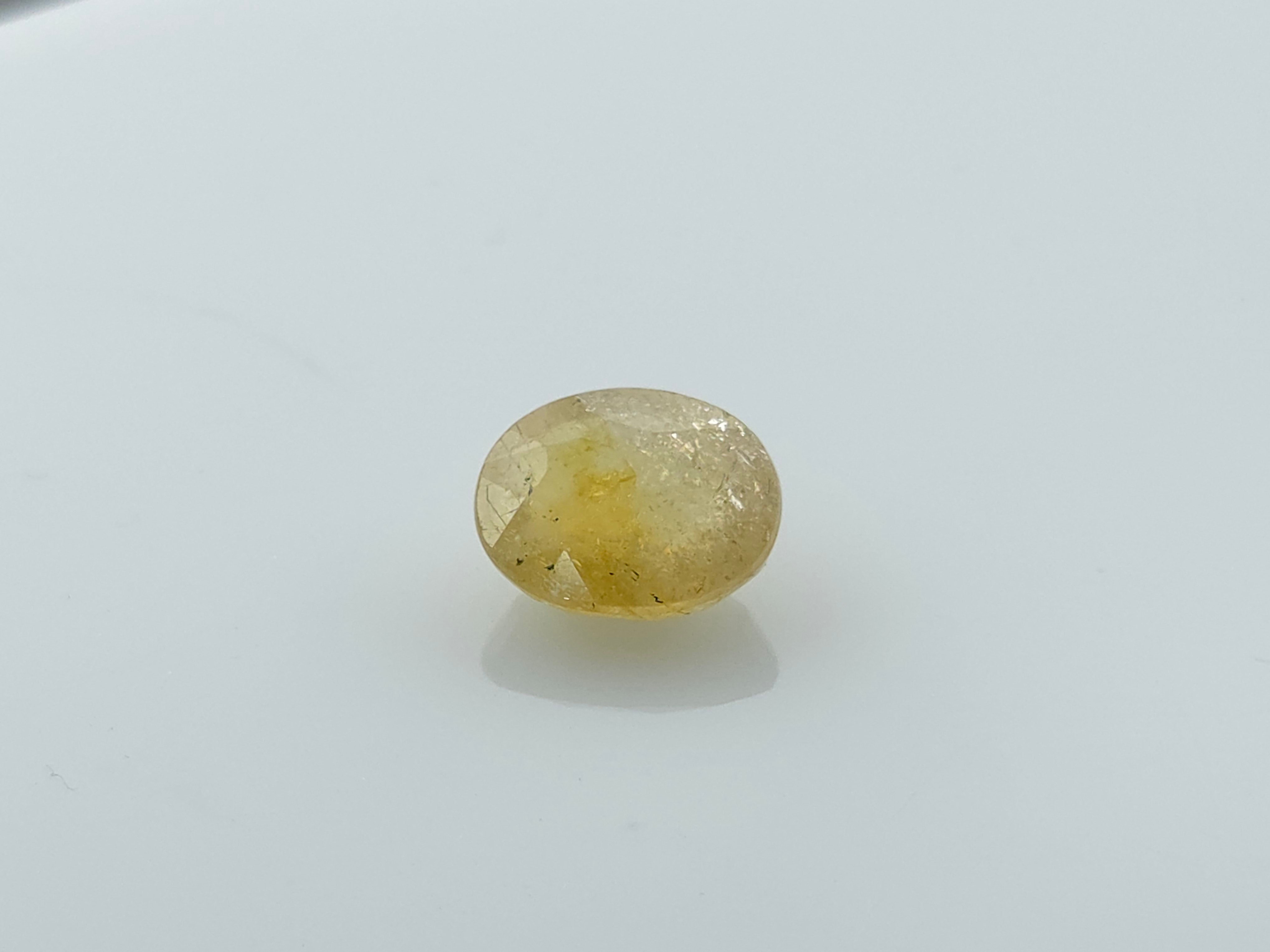 YELLOW SAPPHIRE - 5.53 CARATS