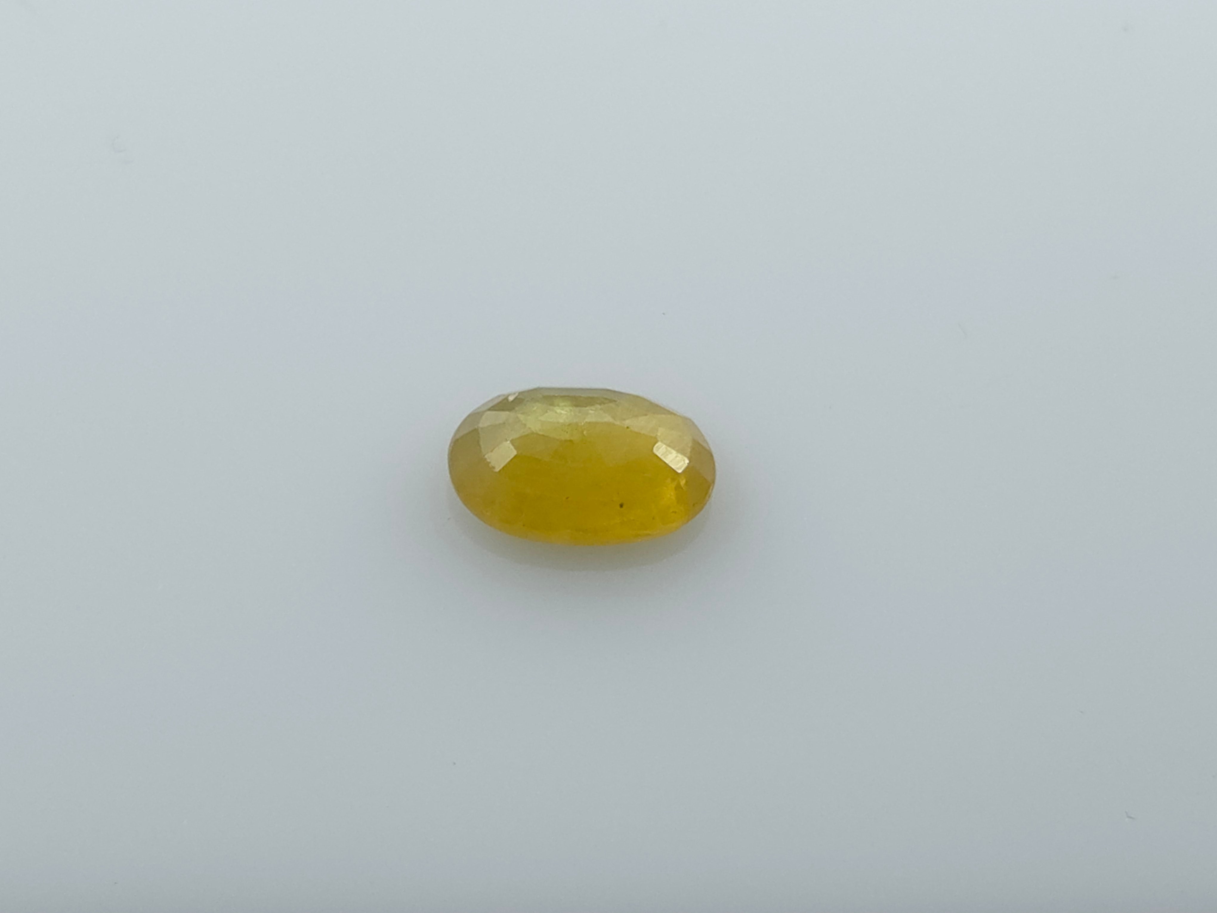 YELLOW SAPPHIRE - 4.15 CARATS