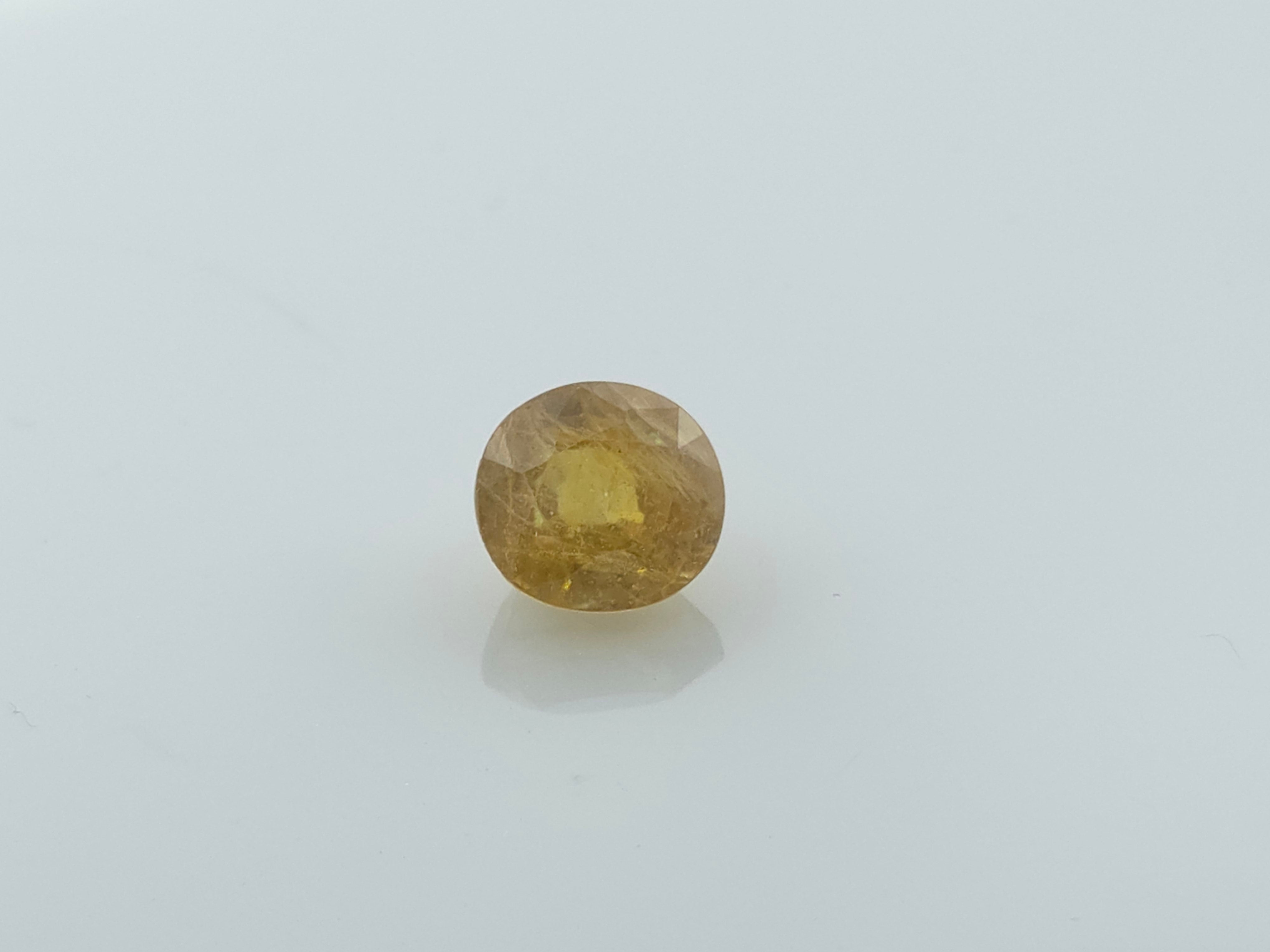YELLOW SAPPHIRE - 4.59 CARATS