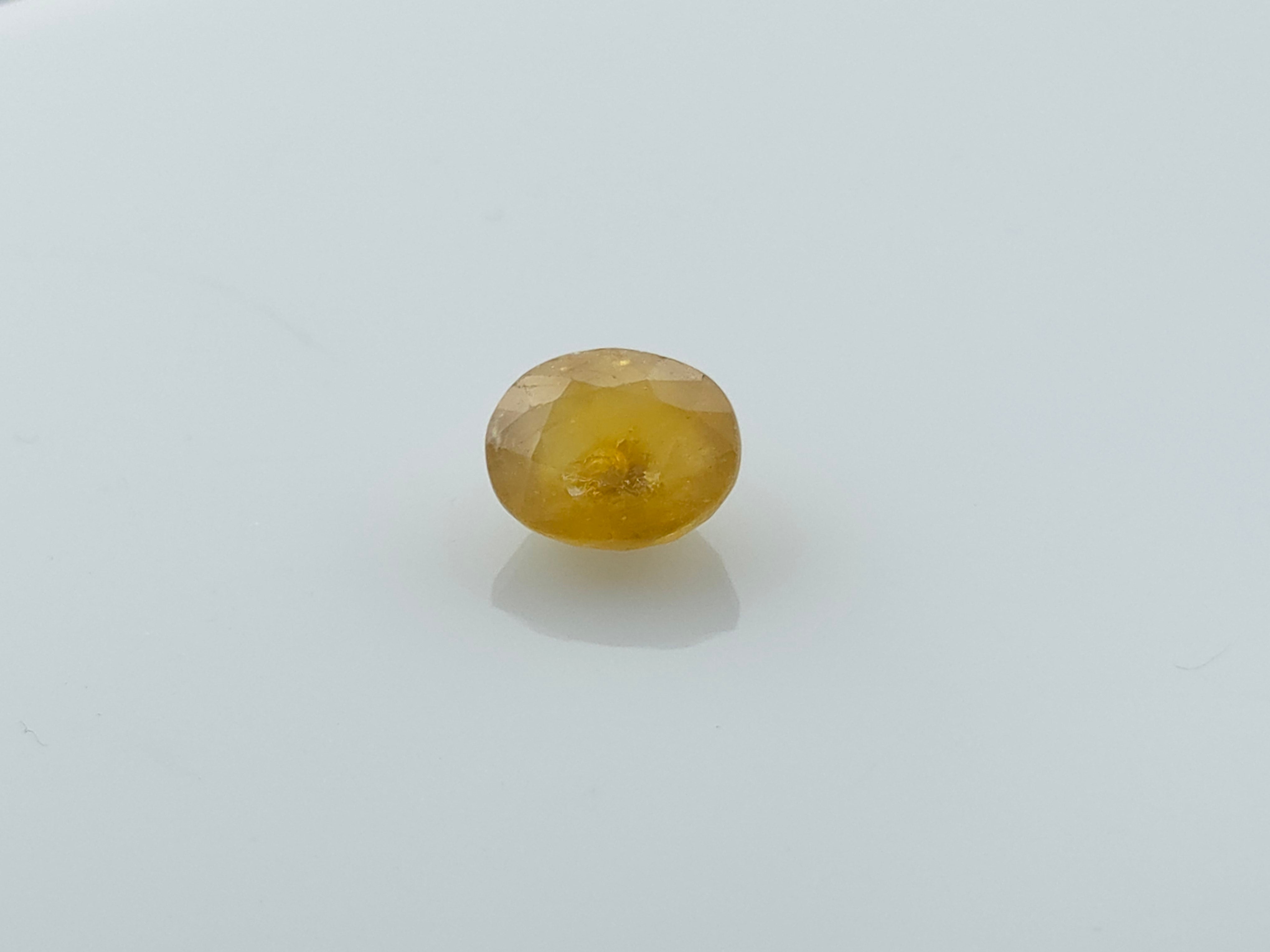 YELLOW SAPPHIRE - 4.15 CARATS