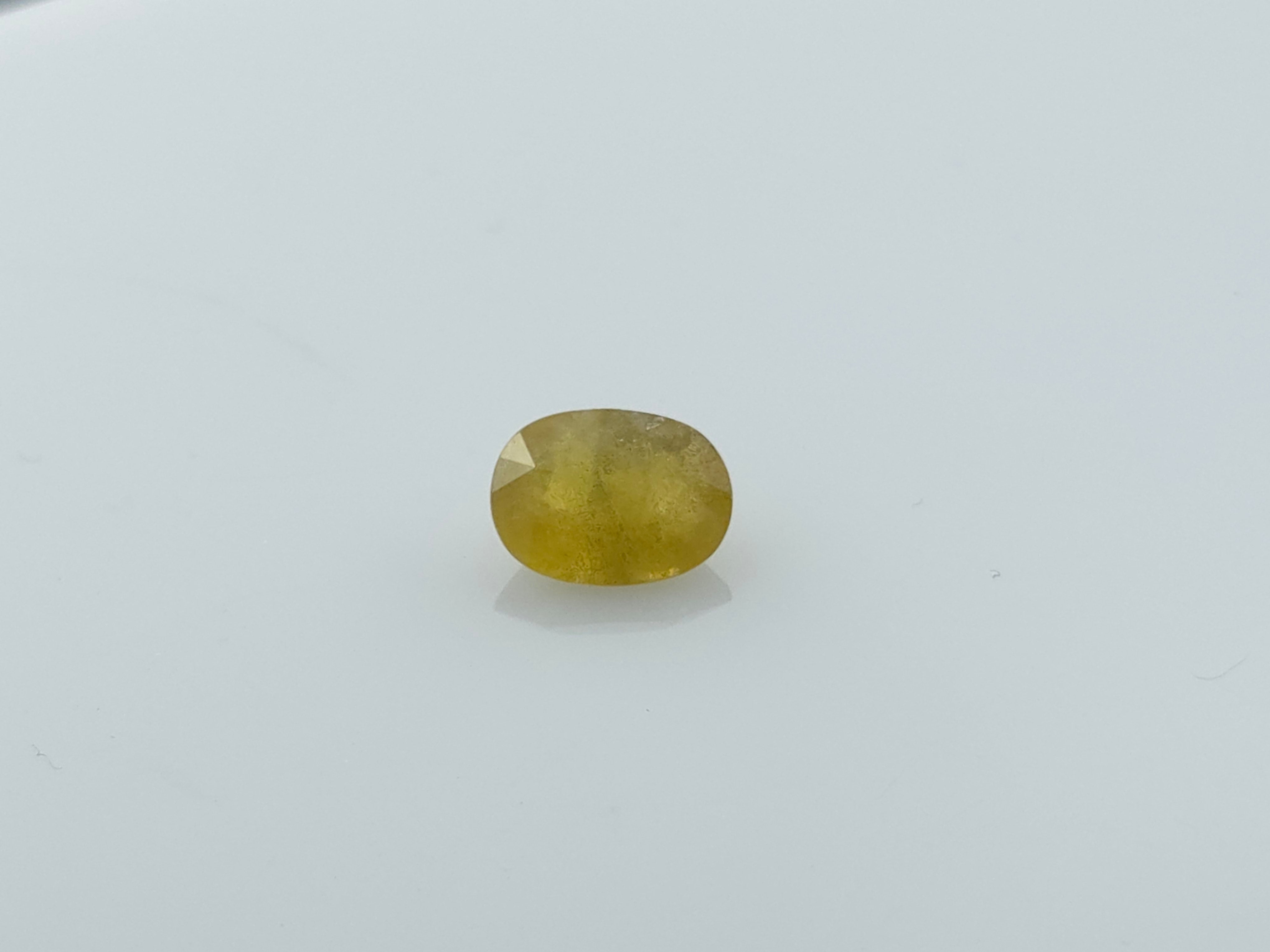 YELLOW SAPPHIRE - 2.1 CARATS