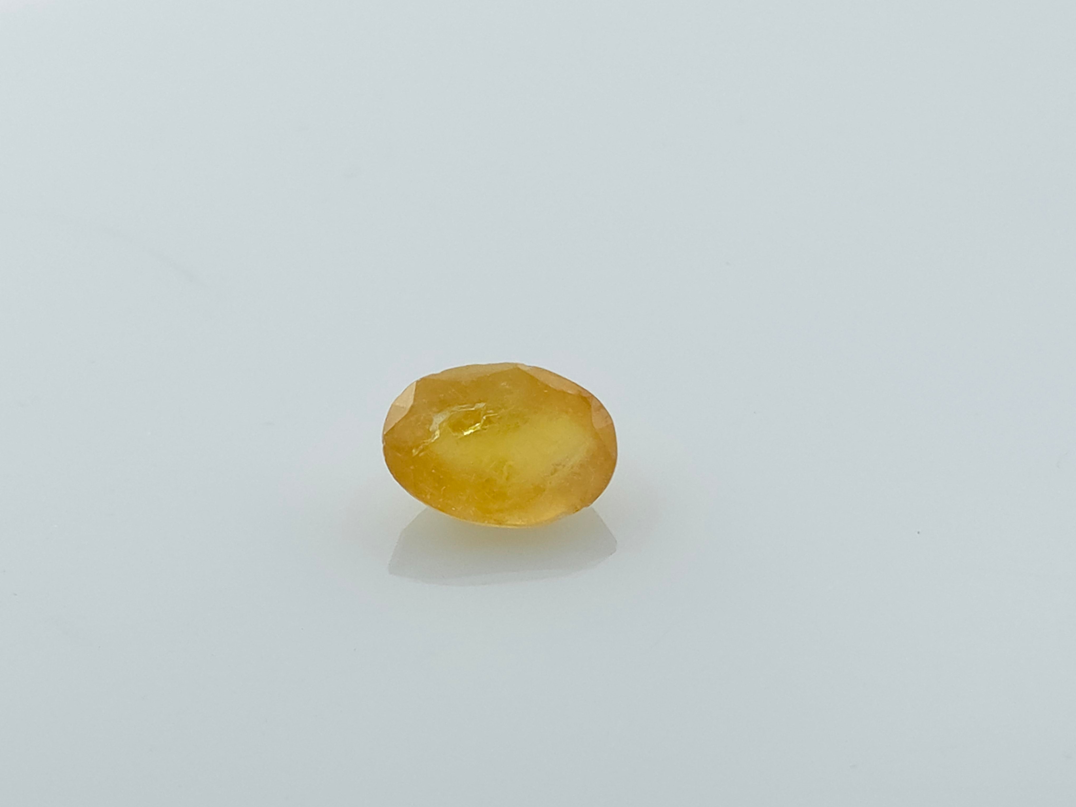 YELLOW SAPPHIRE - 3.02 CARATS