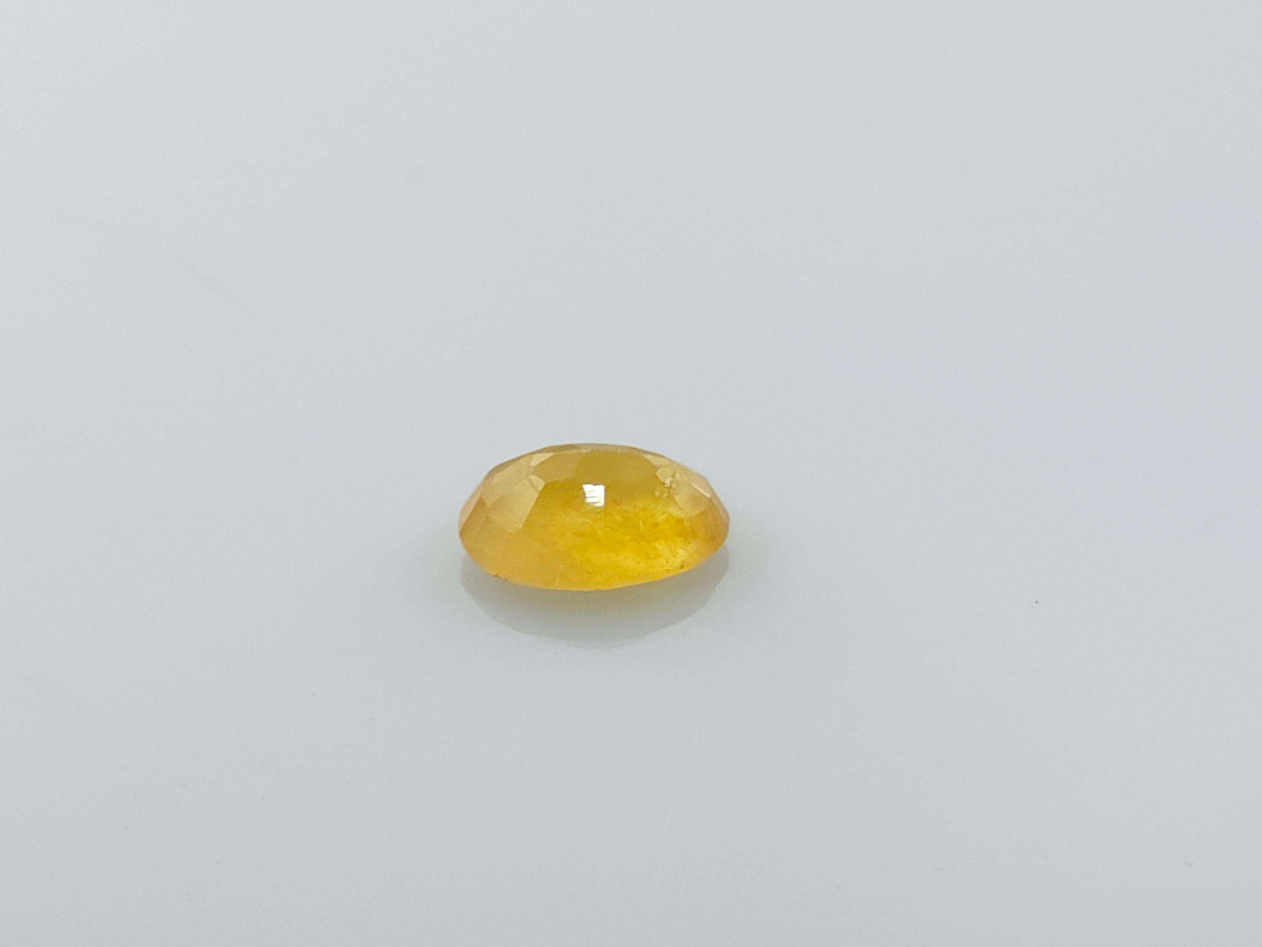 YELLOW SAPPHIRE - 3.02 CARATS