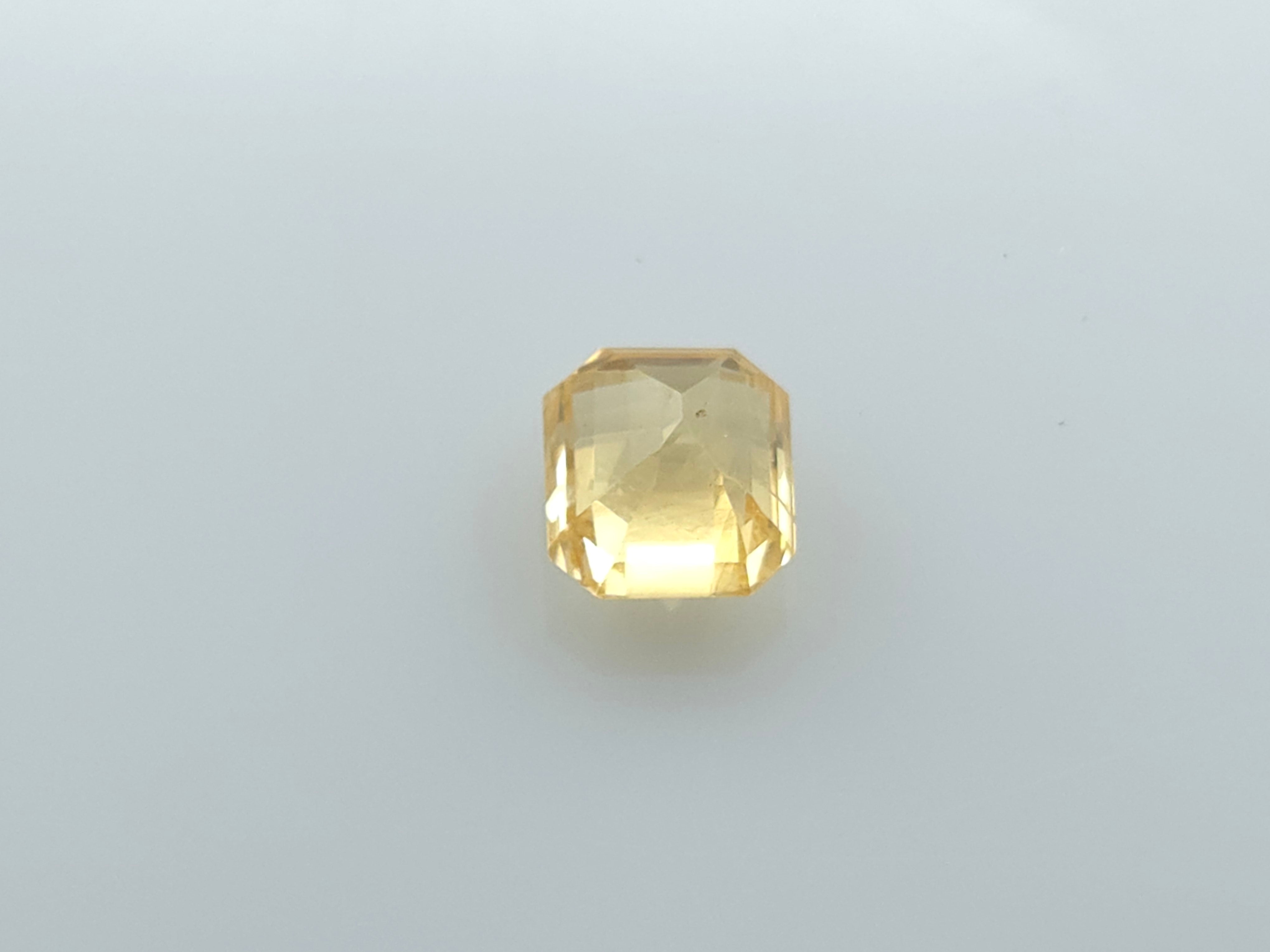 YELLOW SAPPHIRE - 4.23 CARATS