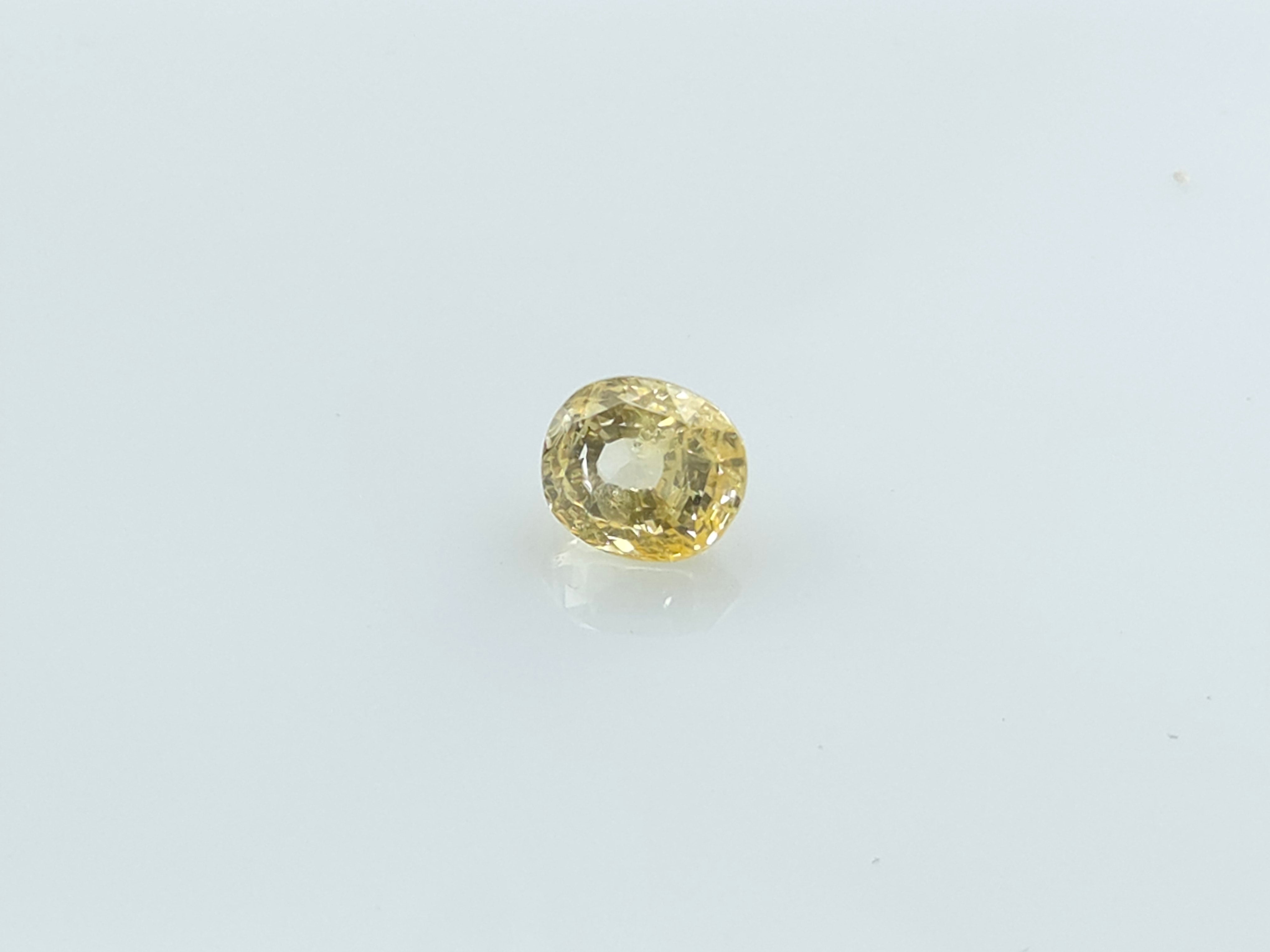 YELLOW SAPPHIRE - 3.65 CARATS