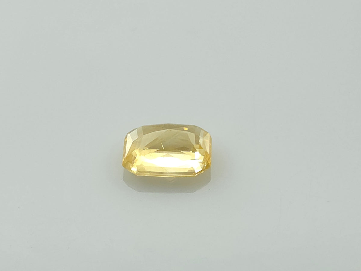 YELLOW SAPPHIRE - 6.63 CARATS