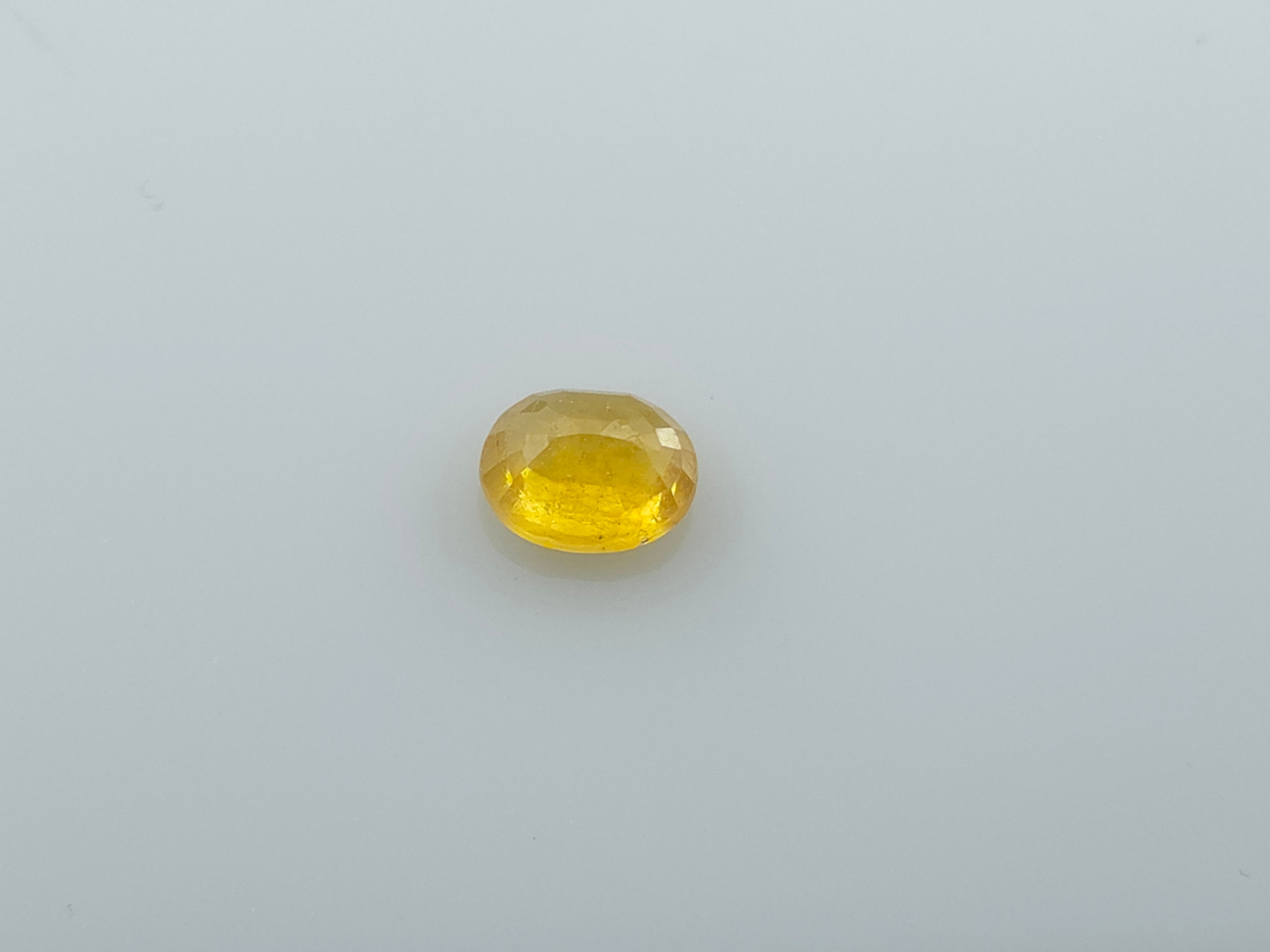 YELLOW SAPPHIRE - 2.94 CARATS