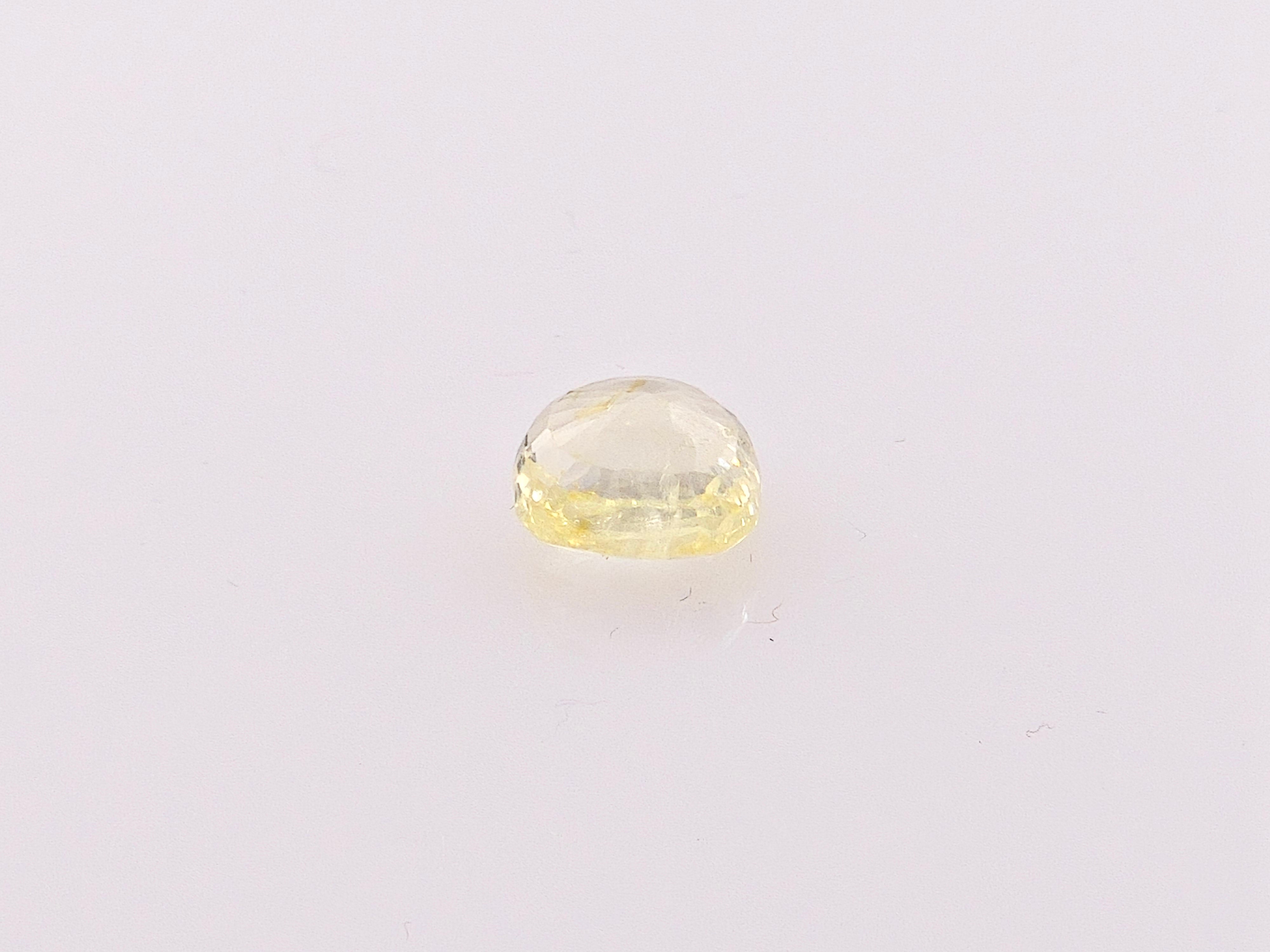 YELLOW SAPPHIRE- 3.01 Carats