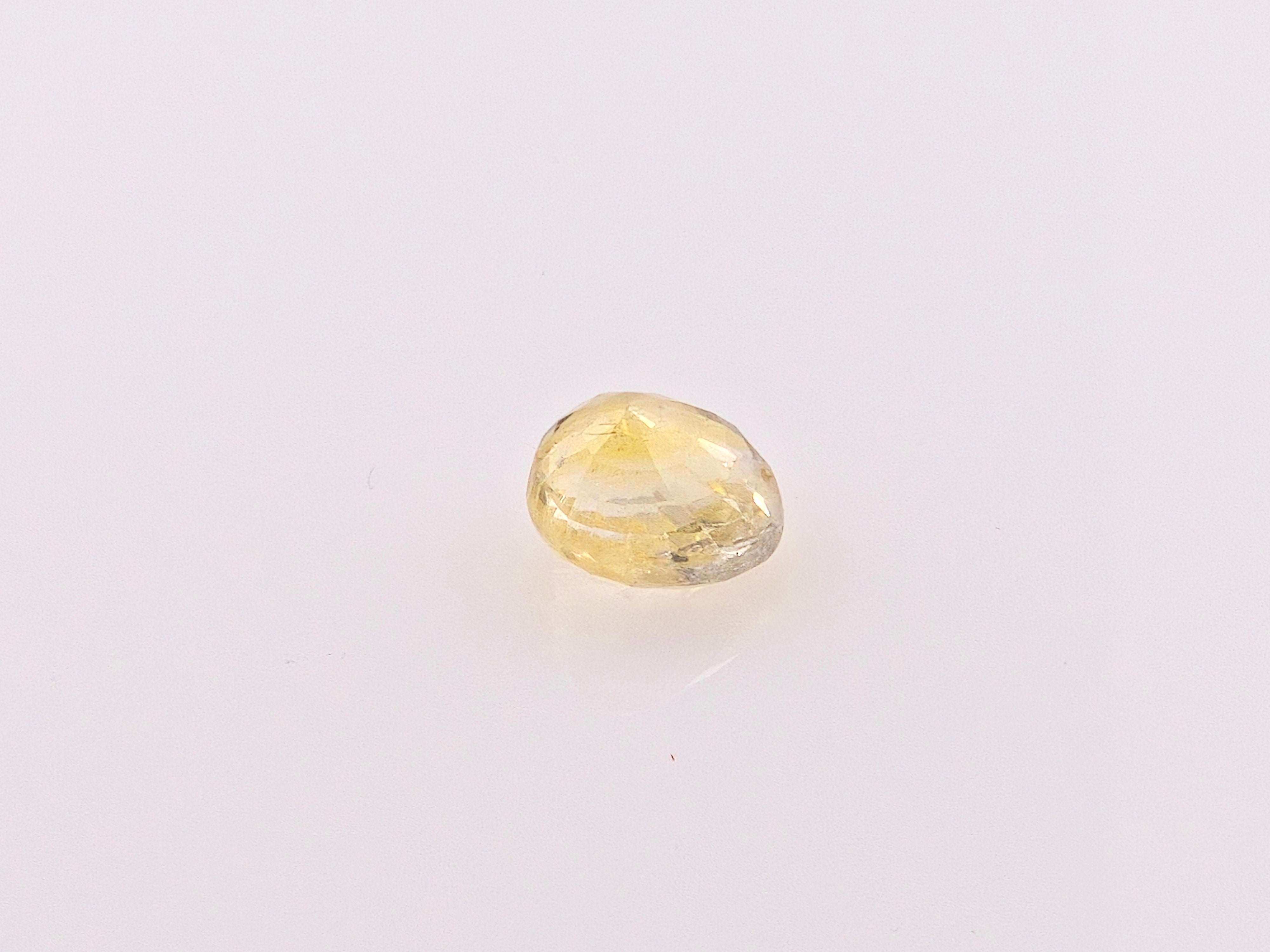 YELLOW SAPPHIRE- 3.08 Carats
