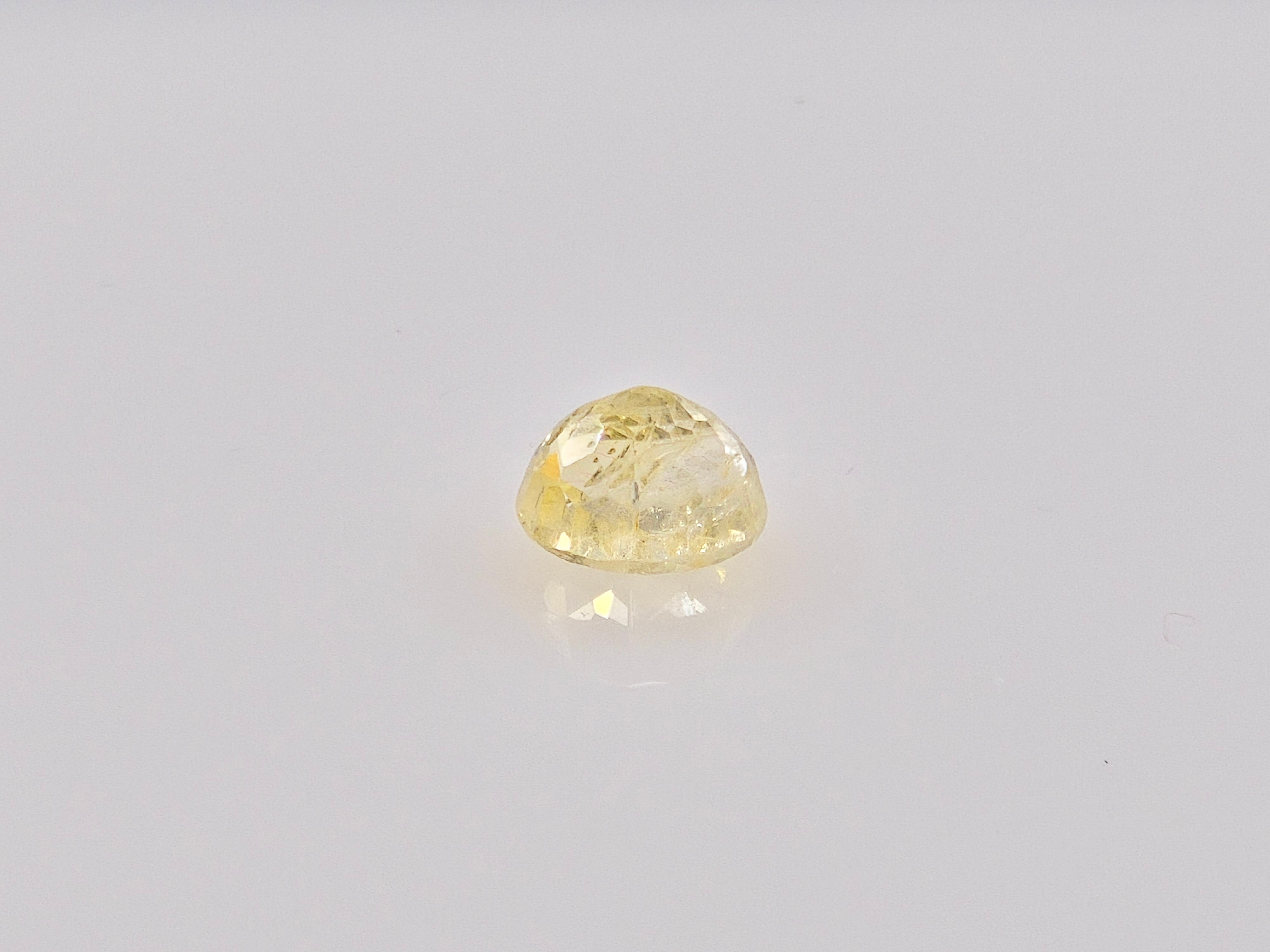 YELLOW SAPPHIRE- 3.31 Carats