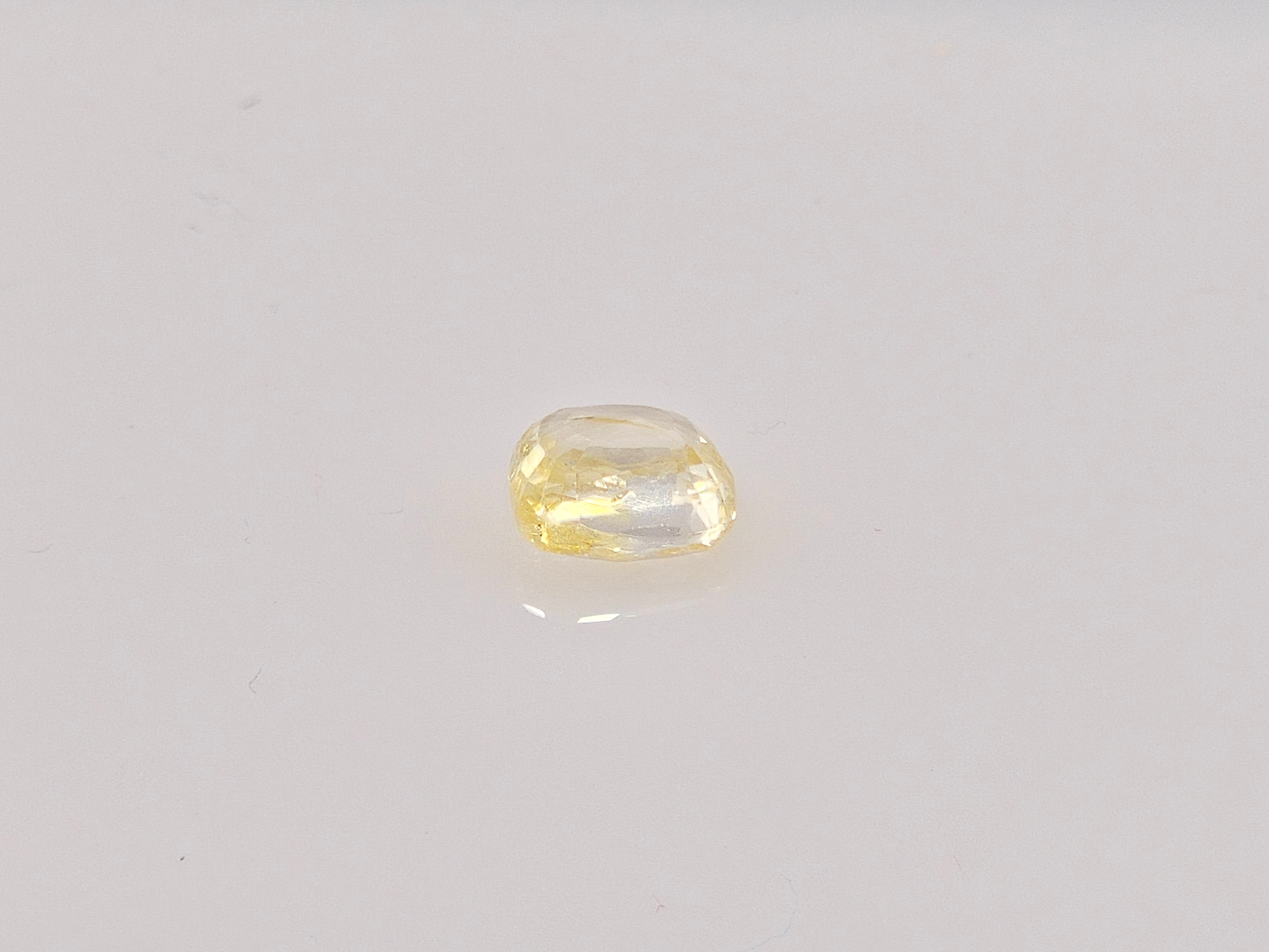 YELLOW SAPPHIRE- 3.19 Carats