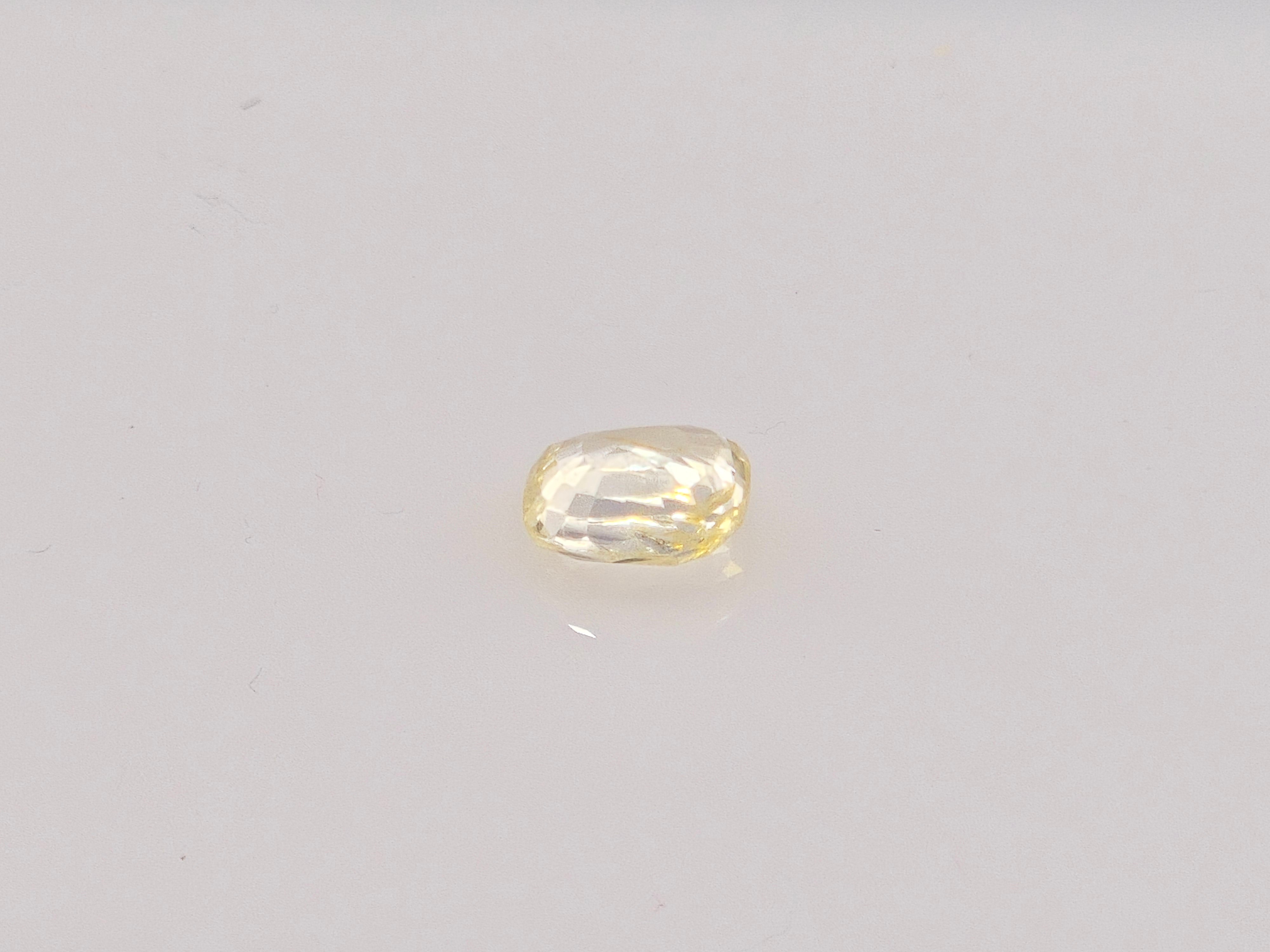 YELLOW SAPPHIRE- 3.19 Carats