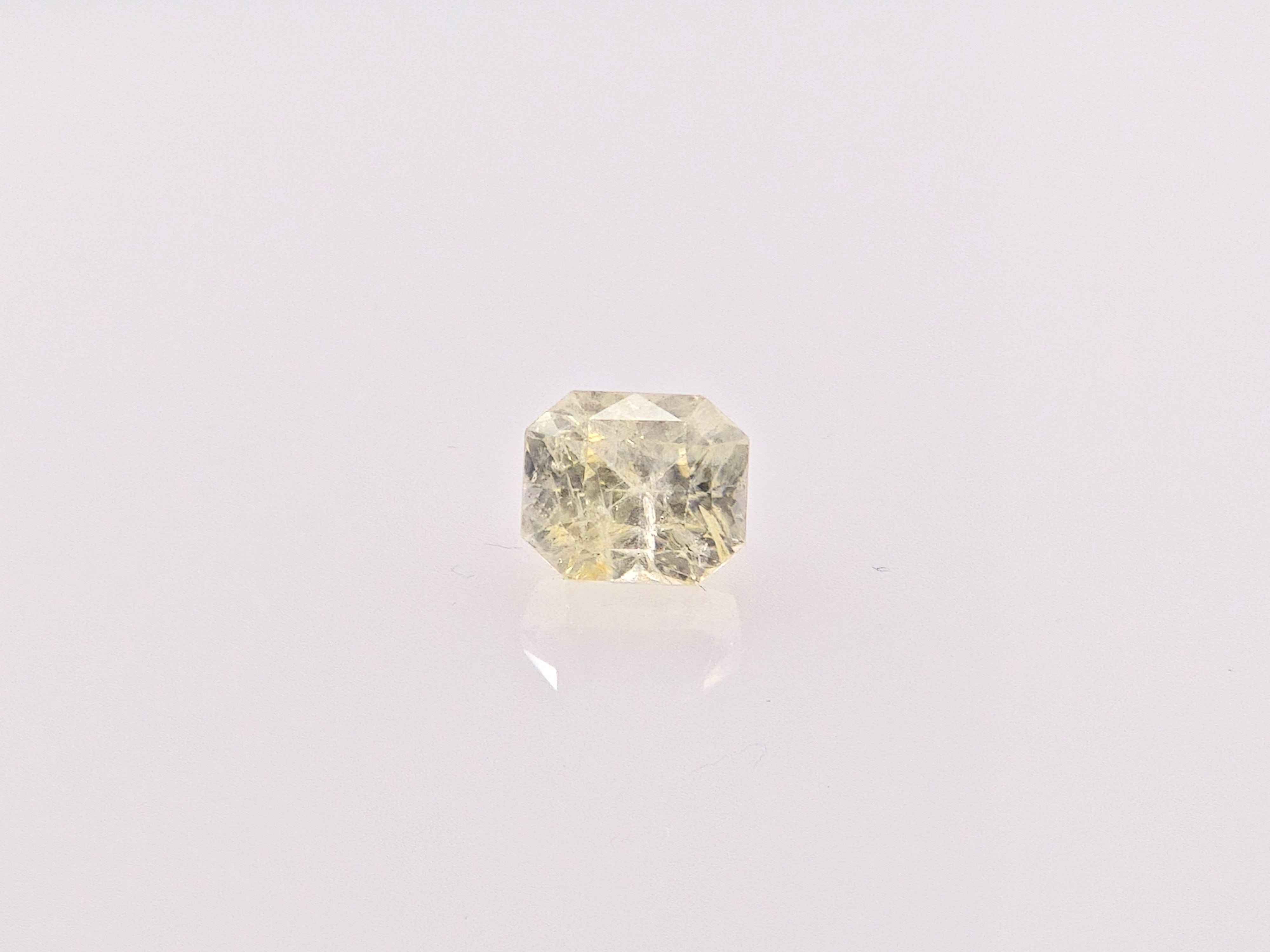 YELLOW SAPPHIRE-  3.11 Carats