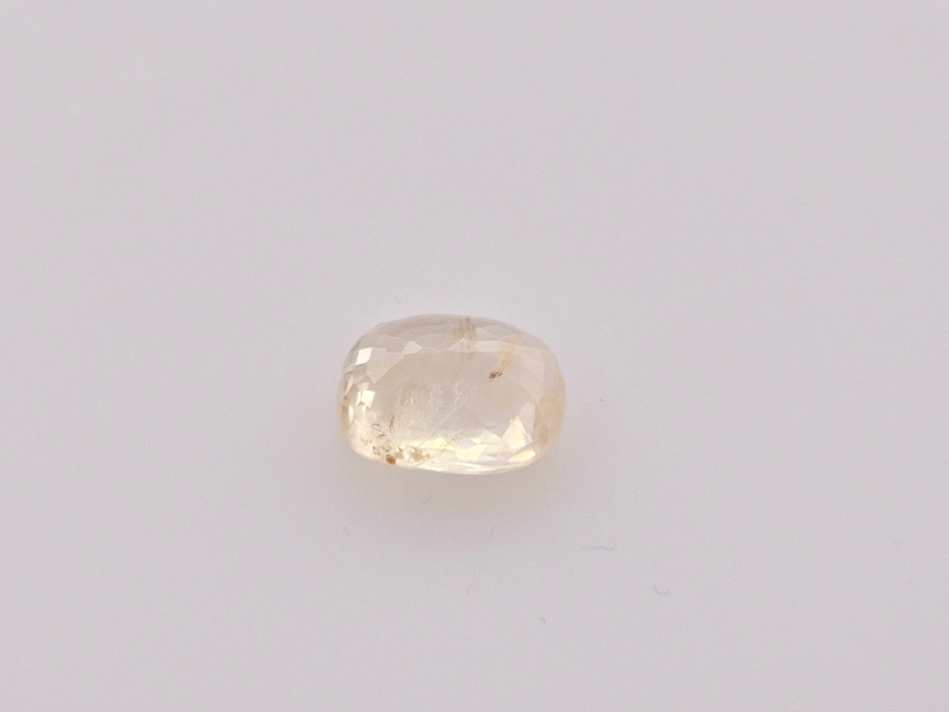 YELLOW SAPPHIRE - 4.1 CARATS