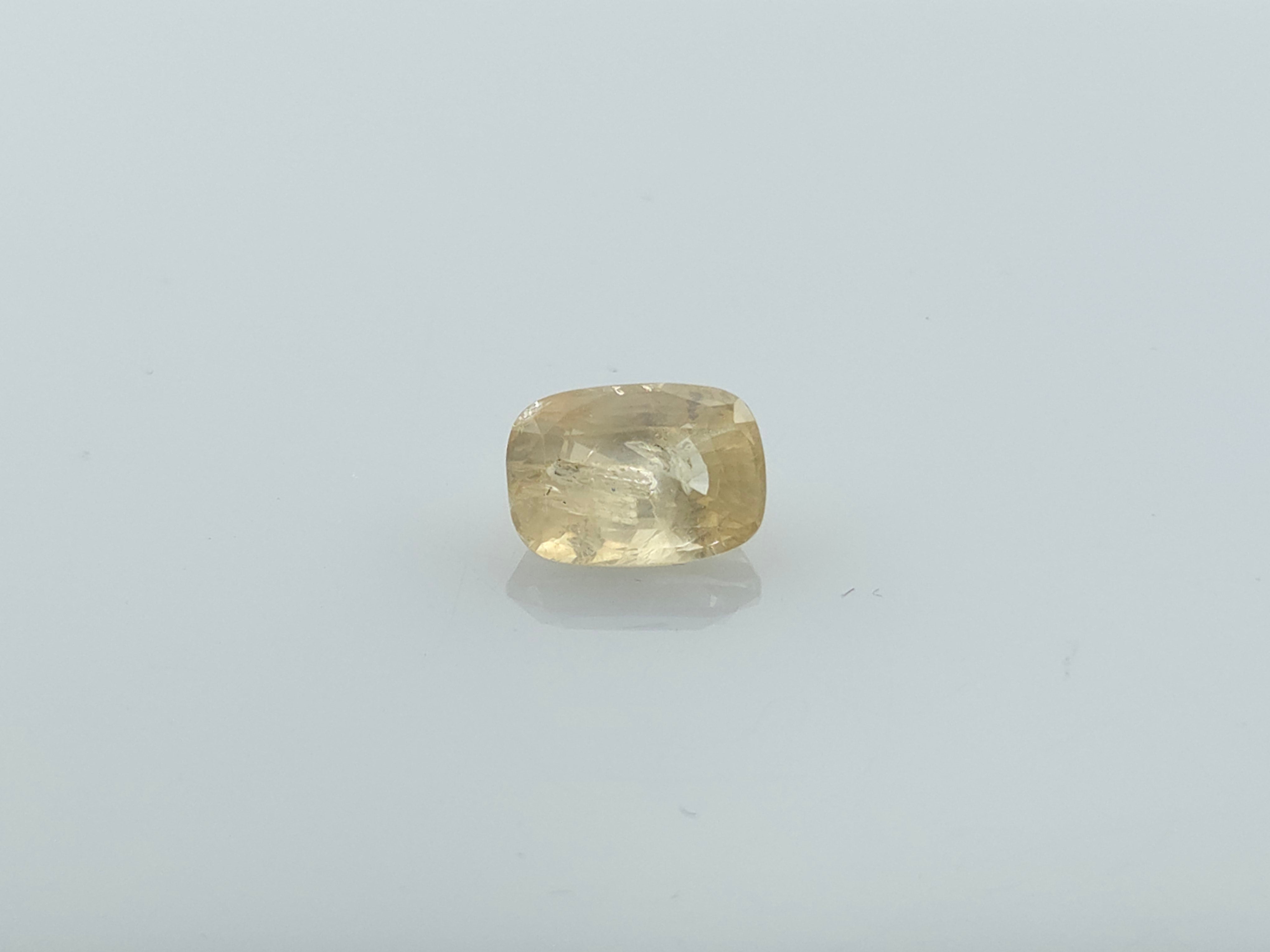 YELLOW SAPPHIRE - 4.31 CARATS