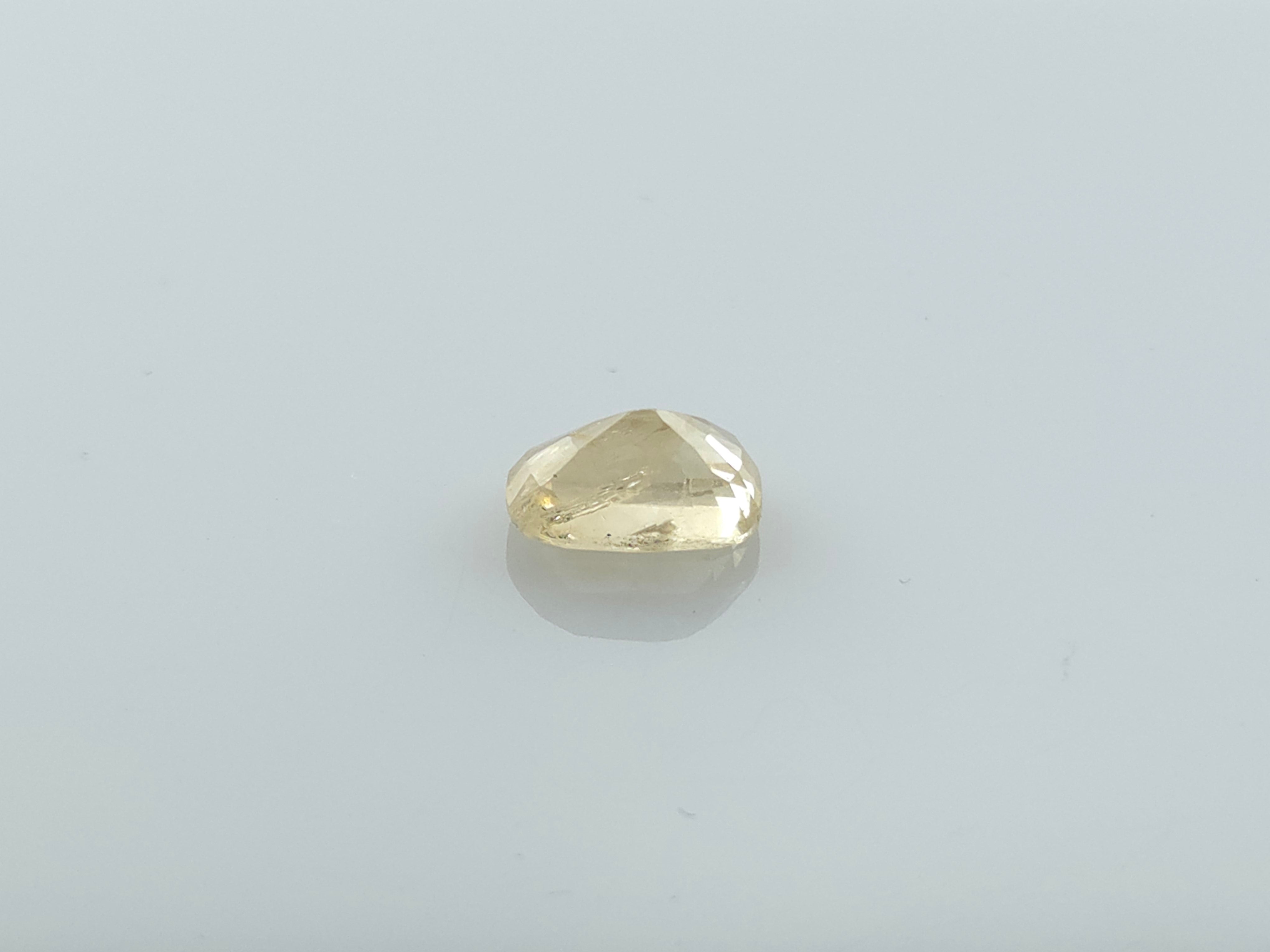 YELLOW SAPPHIRE - 4.31 CARATS