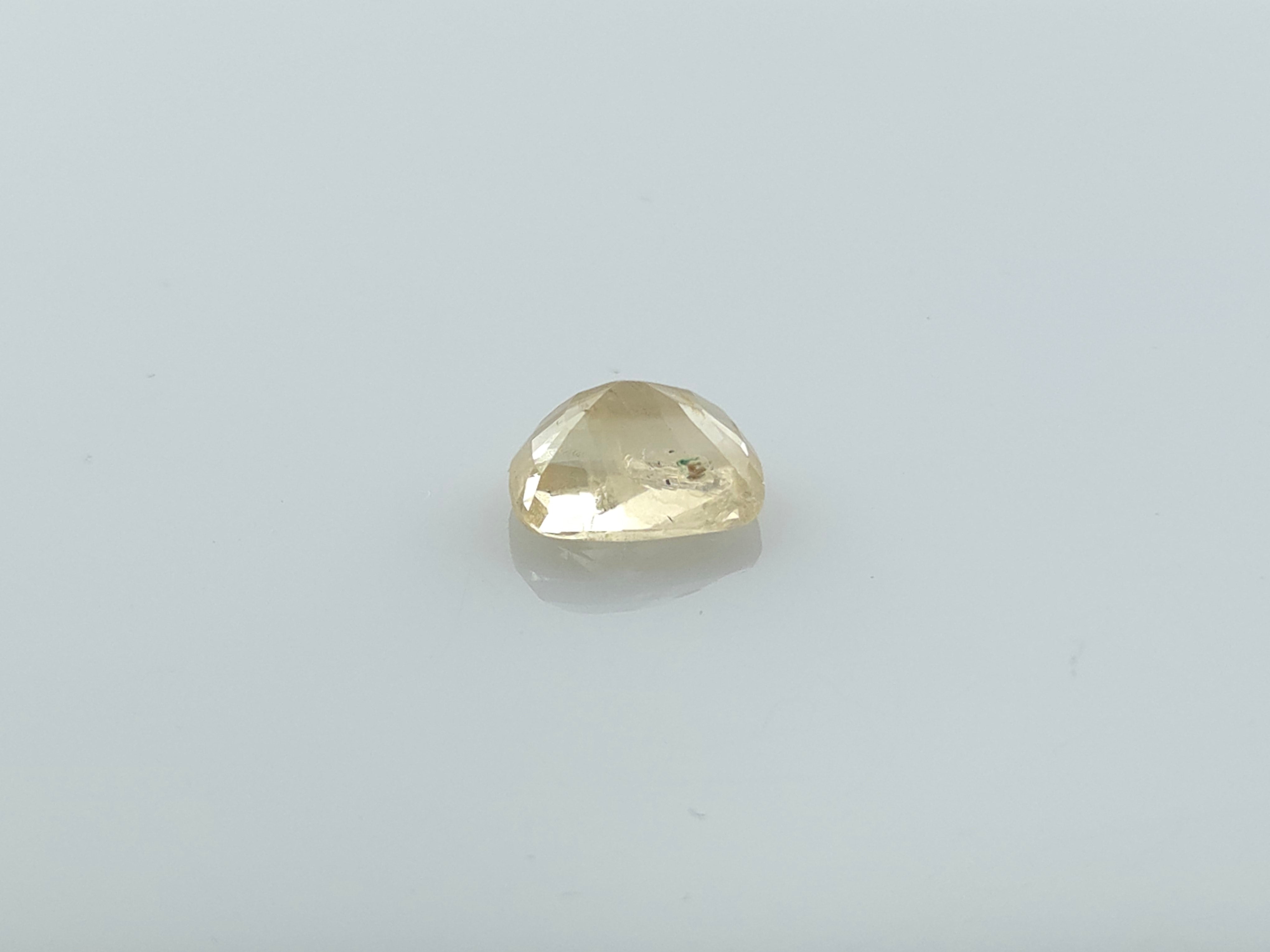 YELLOW SAPPHIRE - 4.31 CARATS