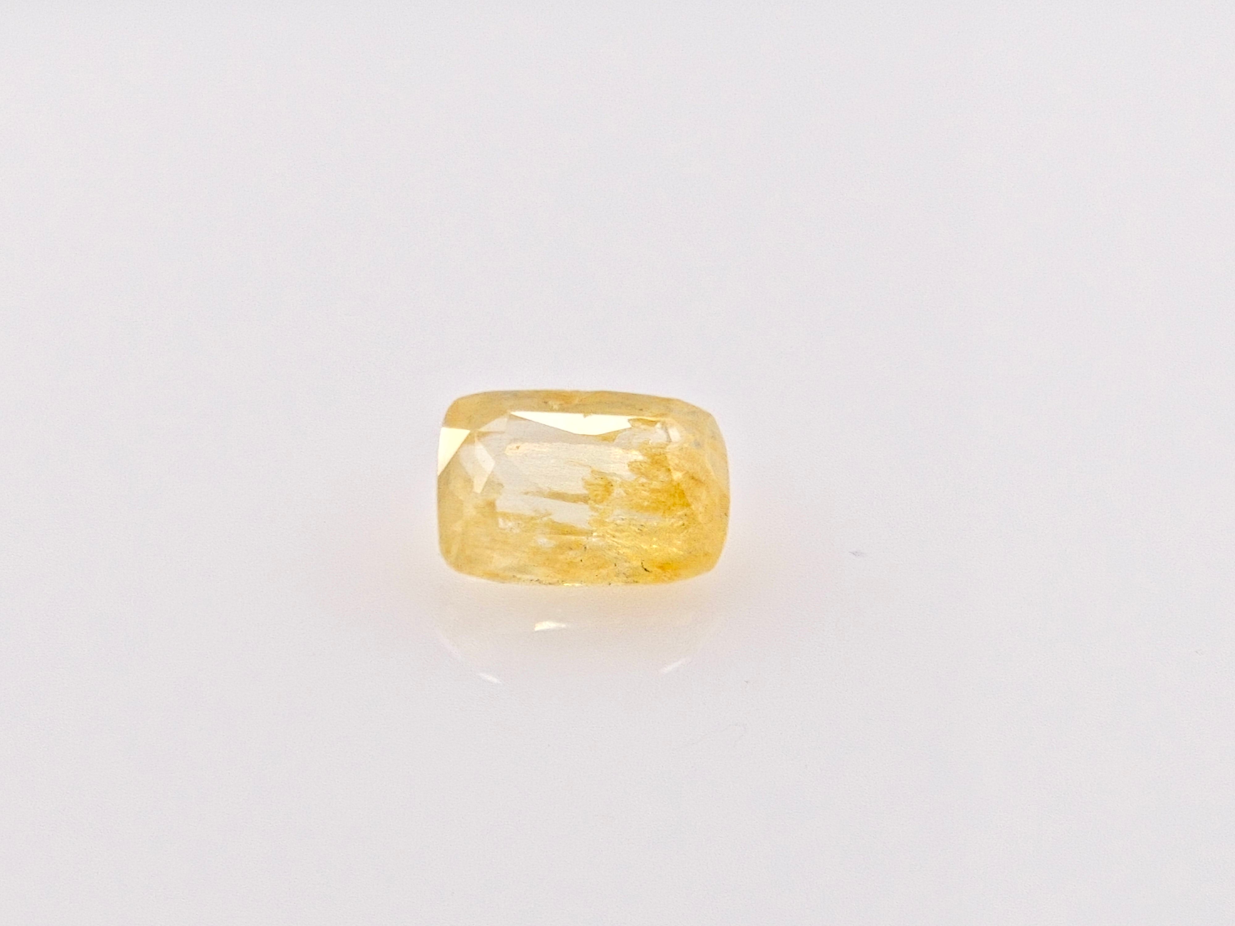 YELLOW SAPPHIRE-  4.03 Carats