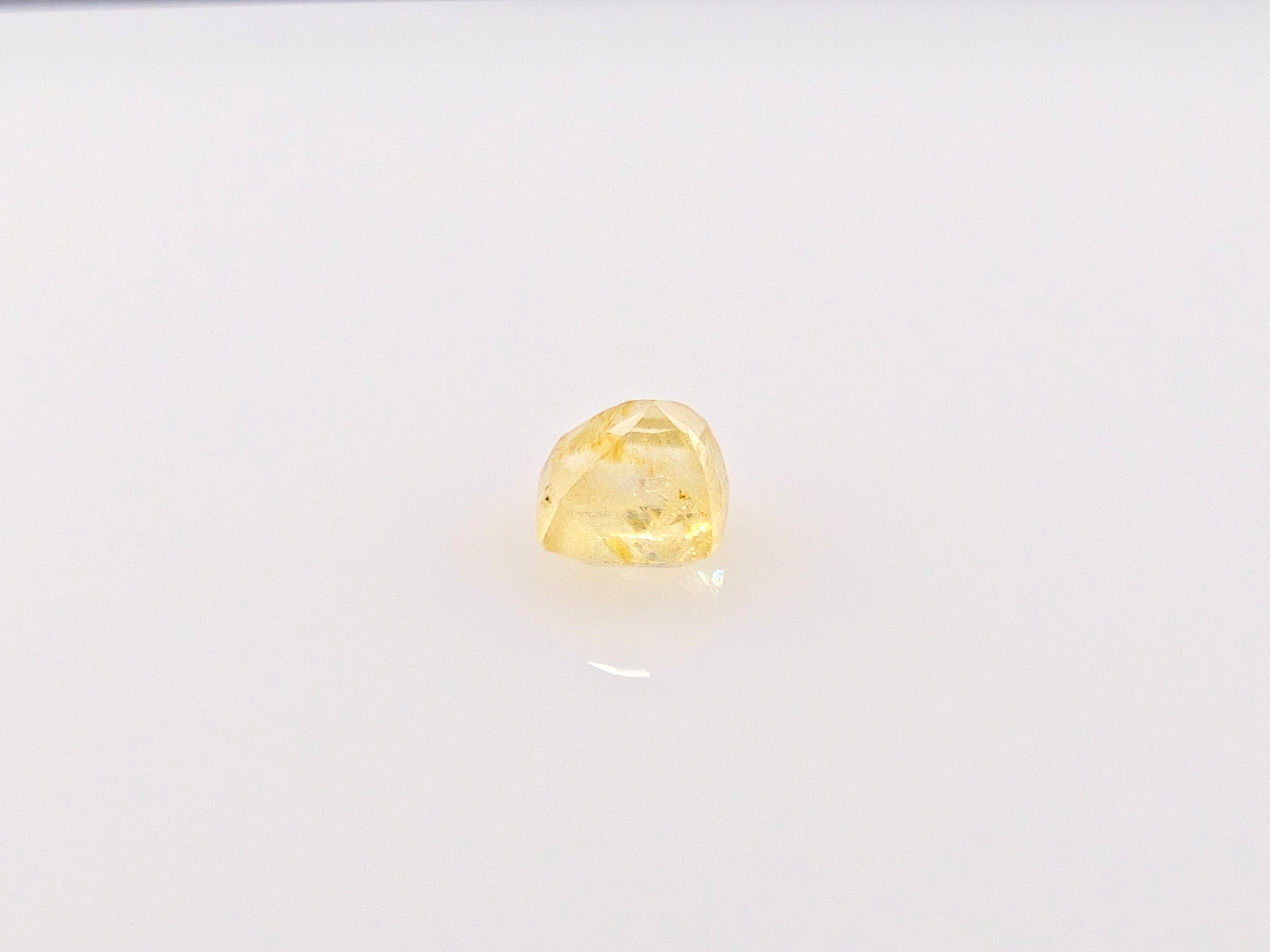 YELLOW SAPPHIRE - 3.15 CARATS