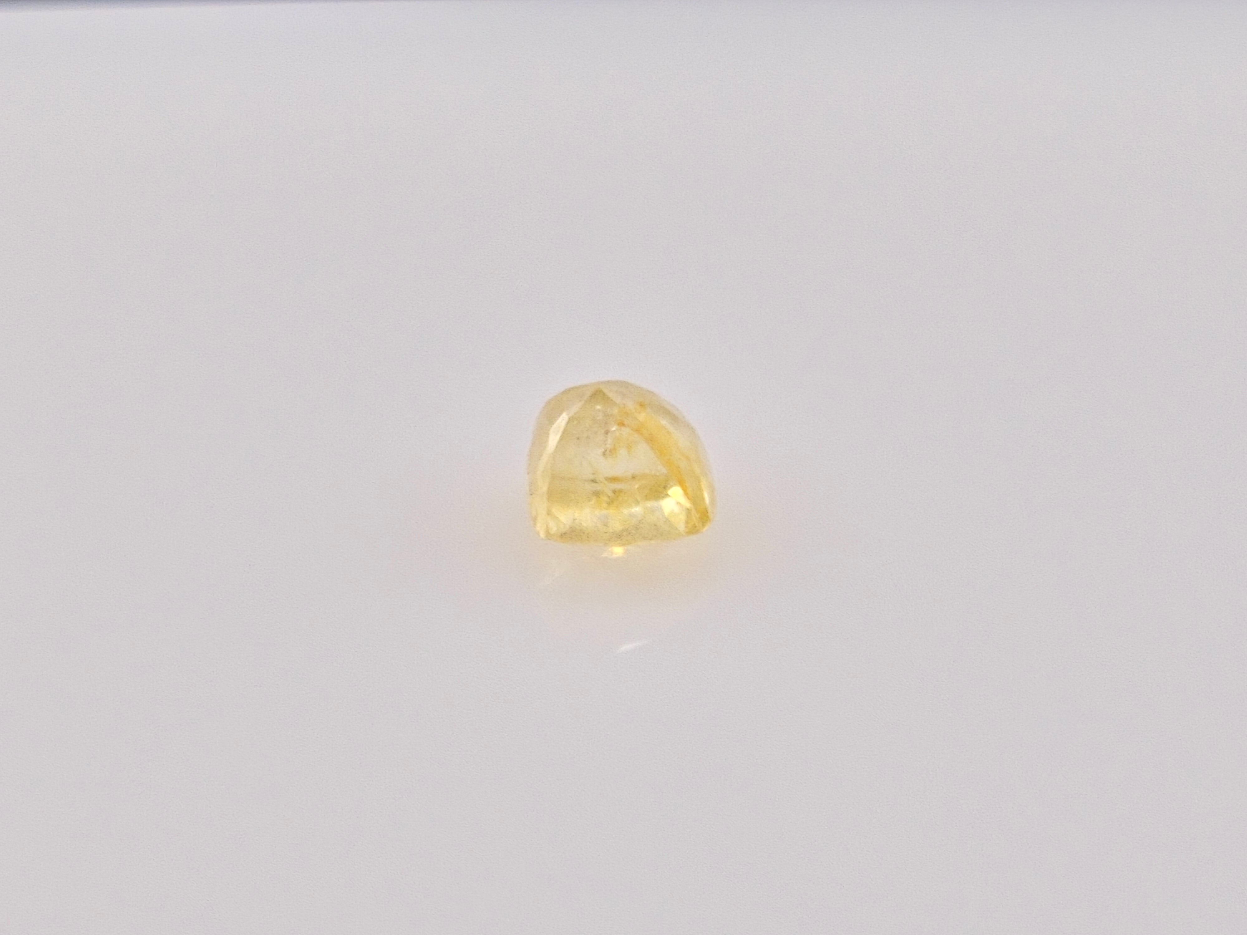 YELLOW SAPPHIRE - 3.15 CARATS