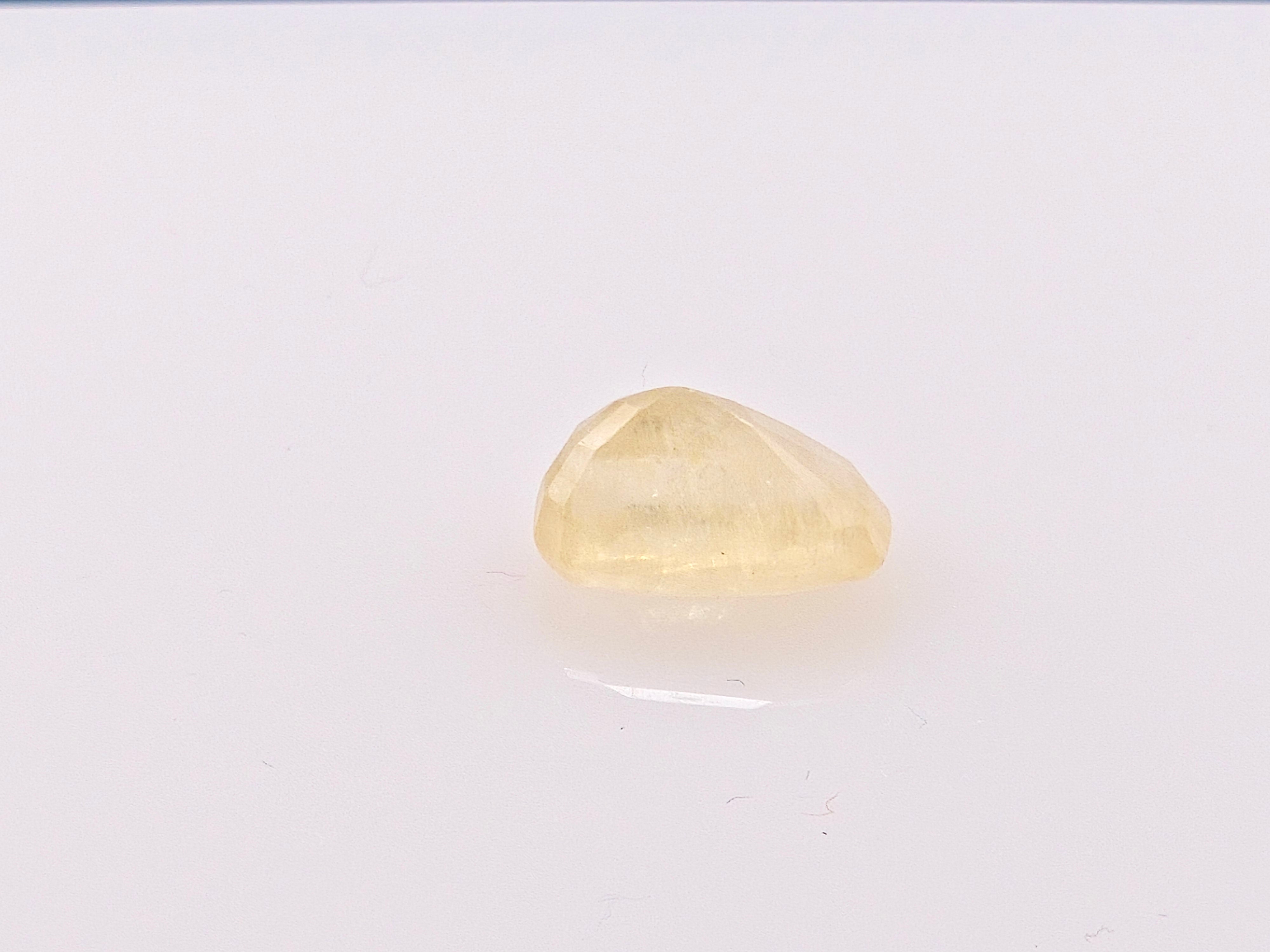 YELLOW SAPPHIRE- 4.84 Carats