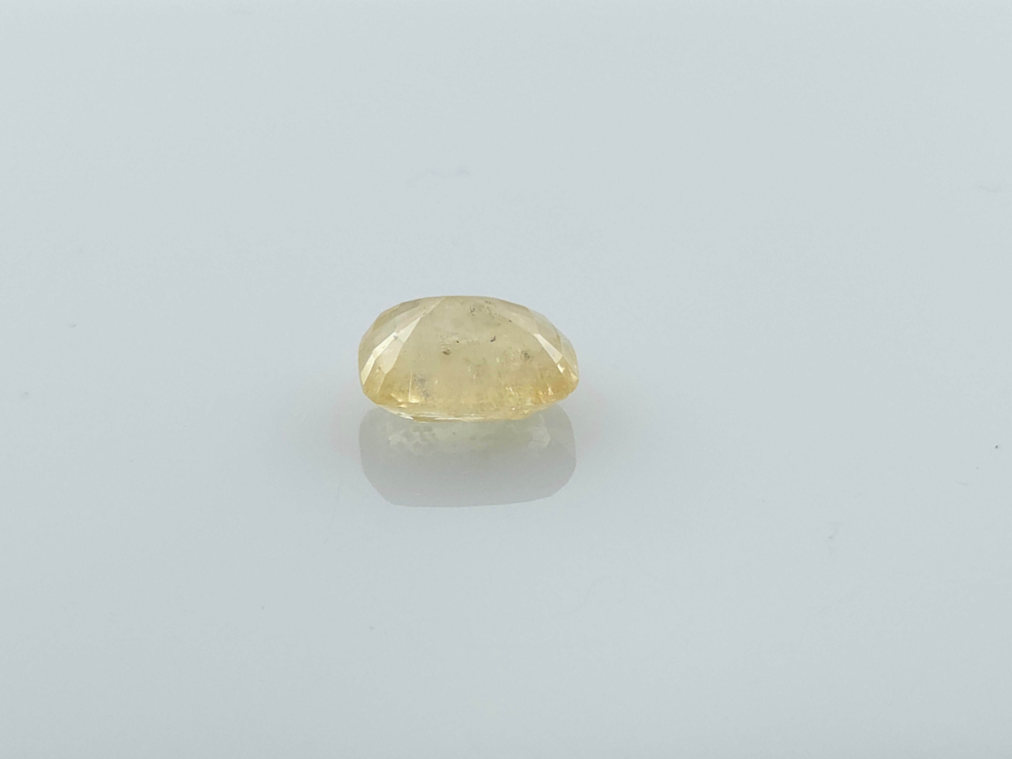 YELLOW SAPPHIRE - 6.01 CARATS