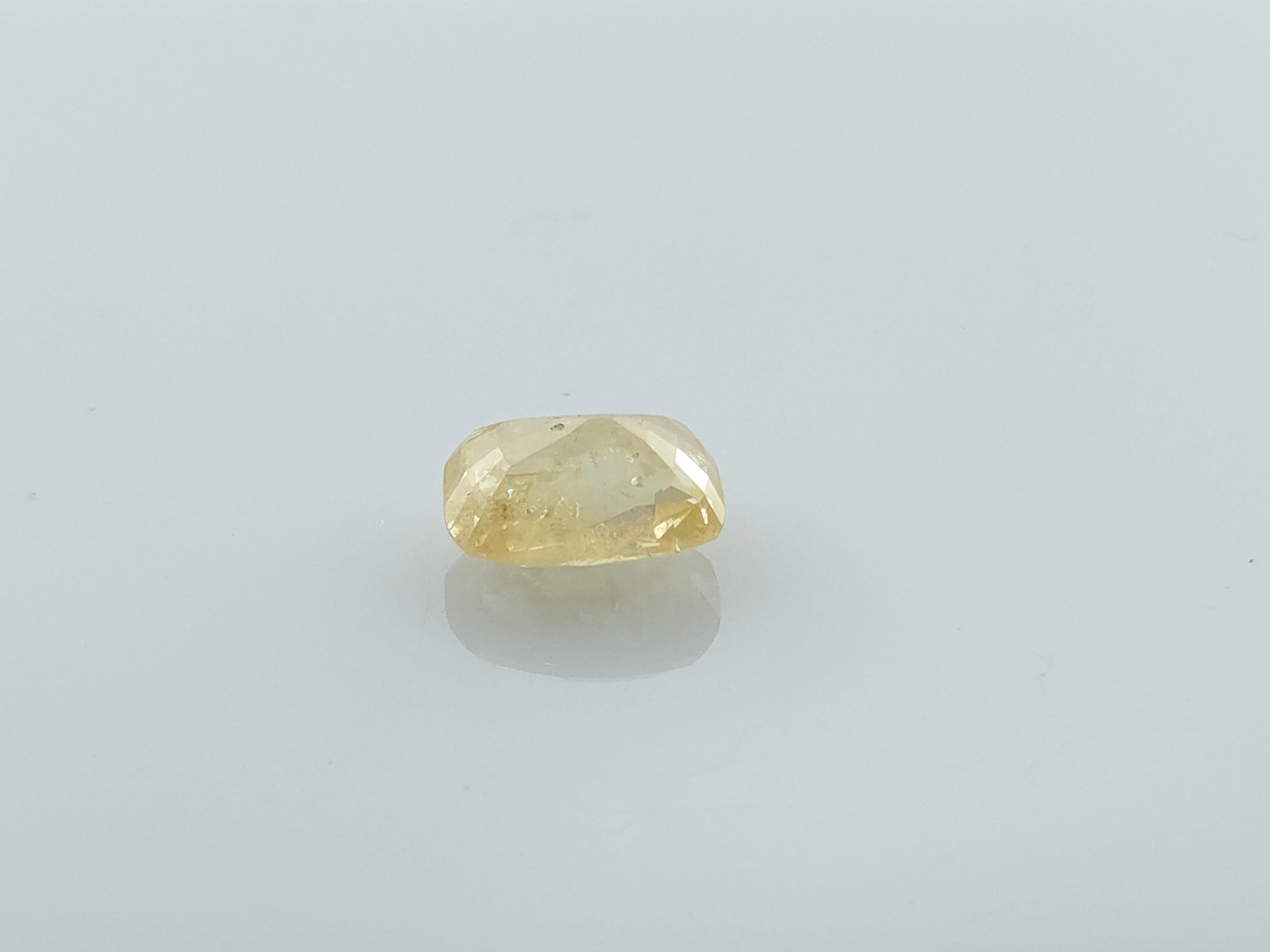 YELLOW SAPPHIRE - 6.01 CARATS