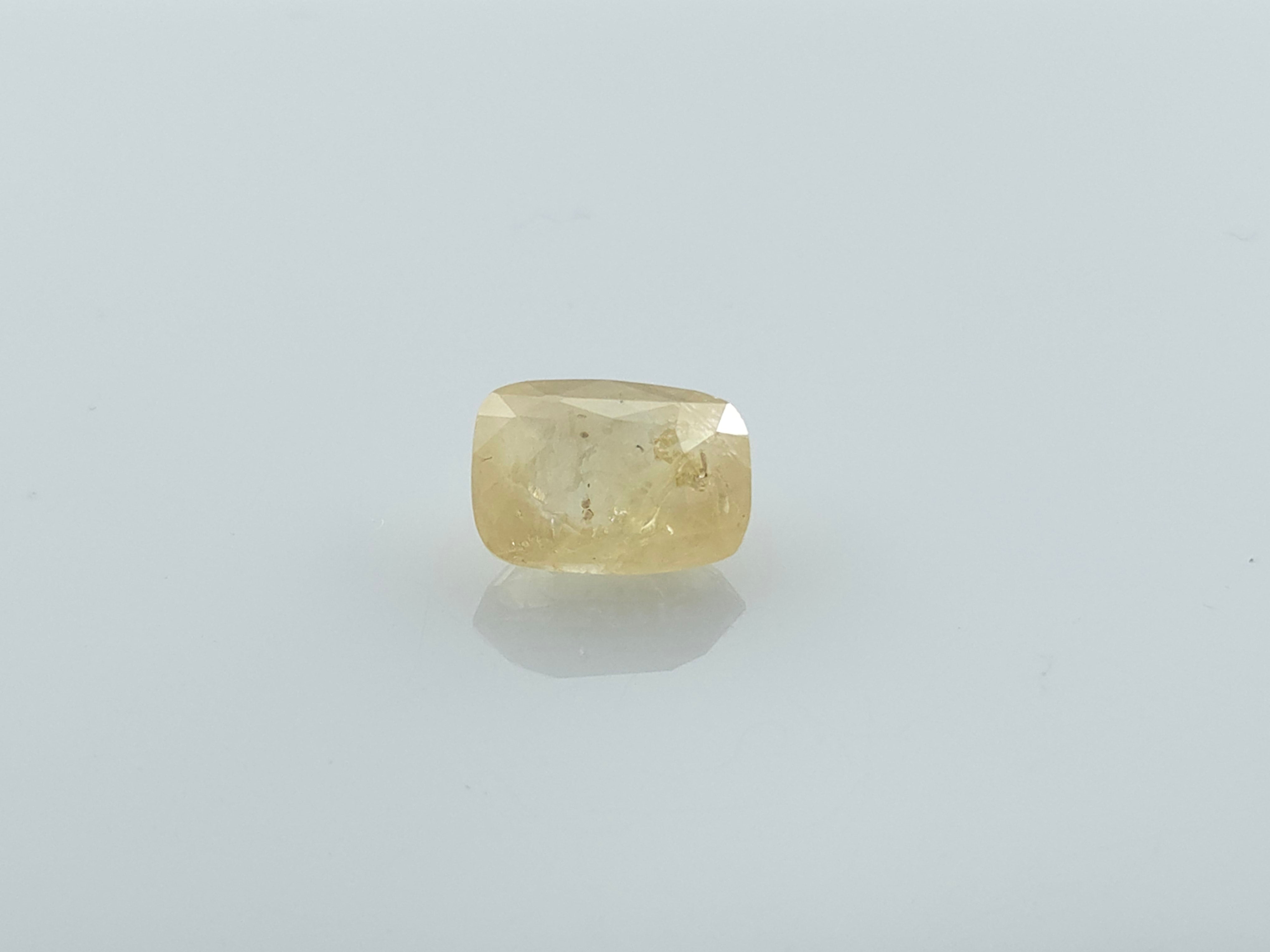 YELLOW SAPPHIRE - 6.01 CARATS
