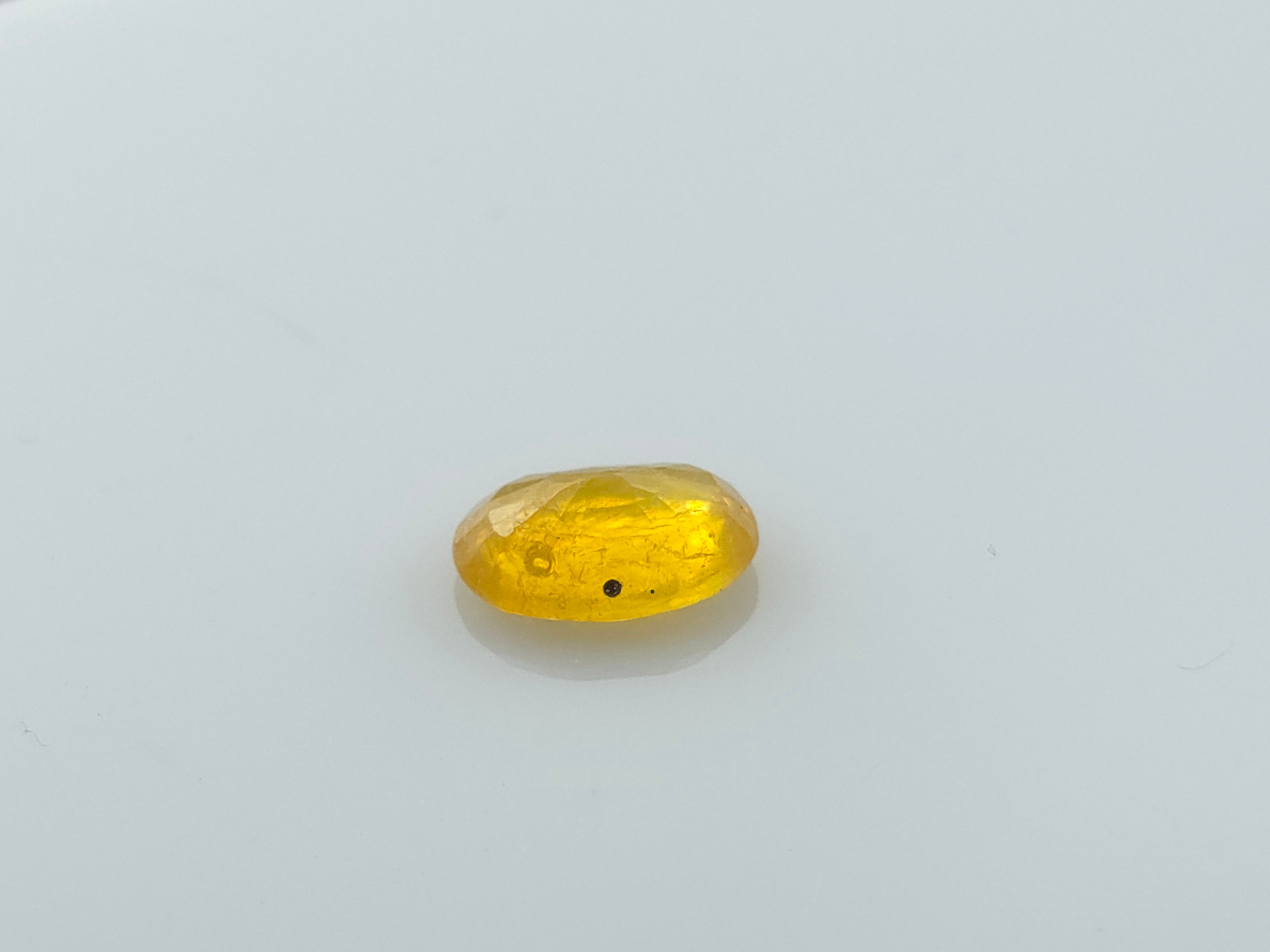 YELLOW SAPPHIRE - 4.25 CARATS