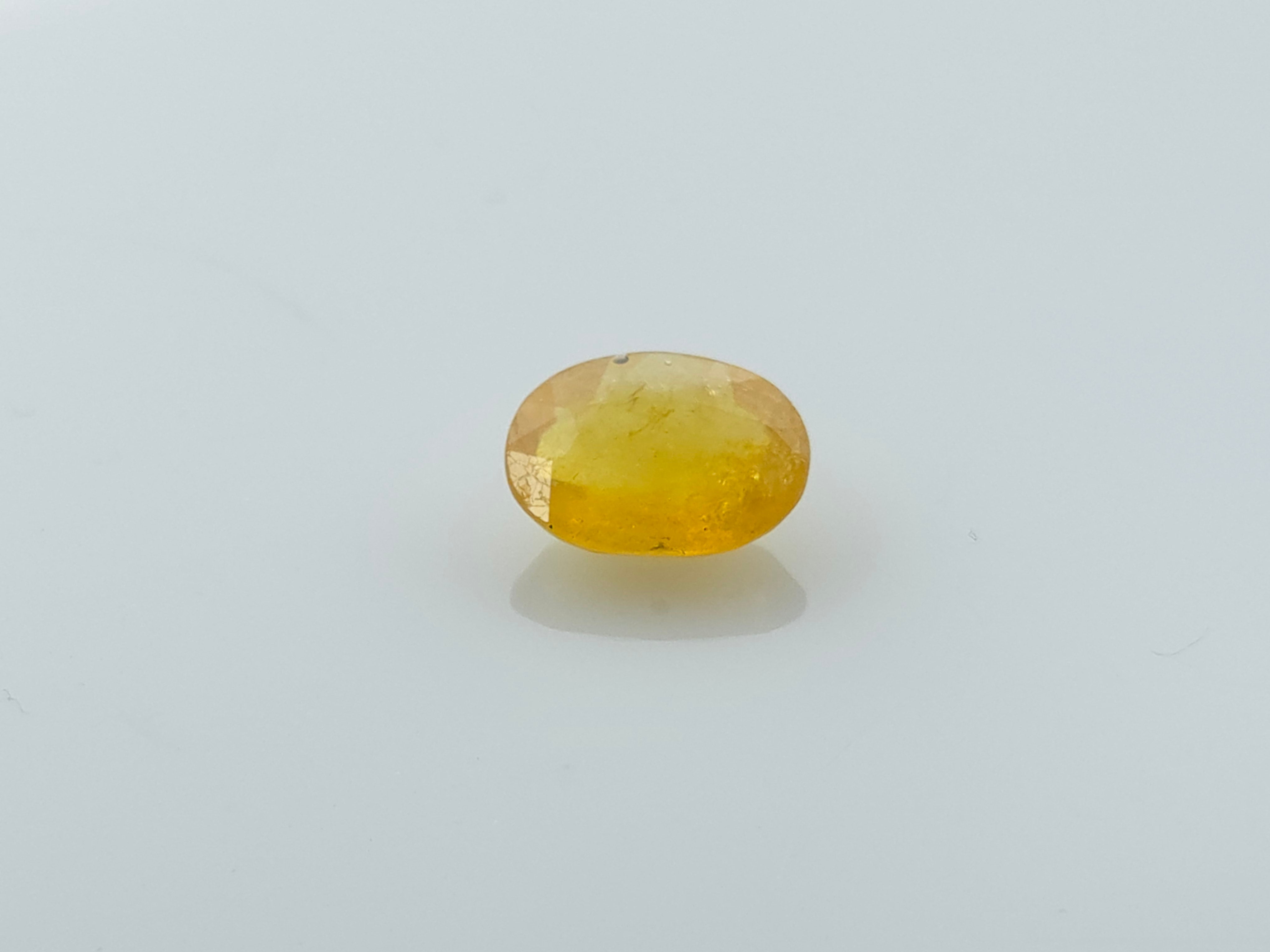YELLOW SAPPHIRE - 4.25 CARATS