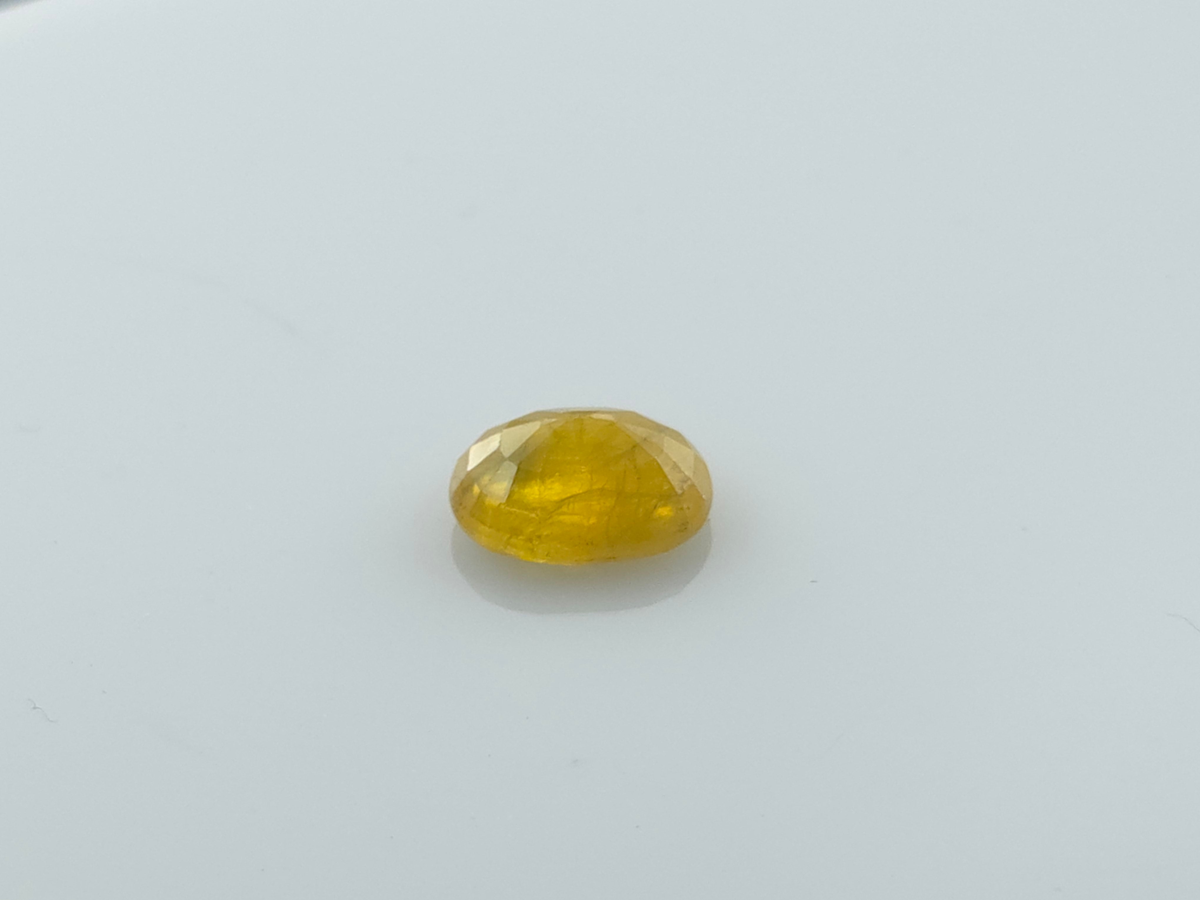 YELLOW SAPPHIRE - 4 CARATS