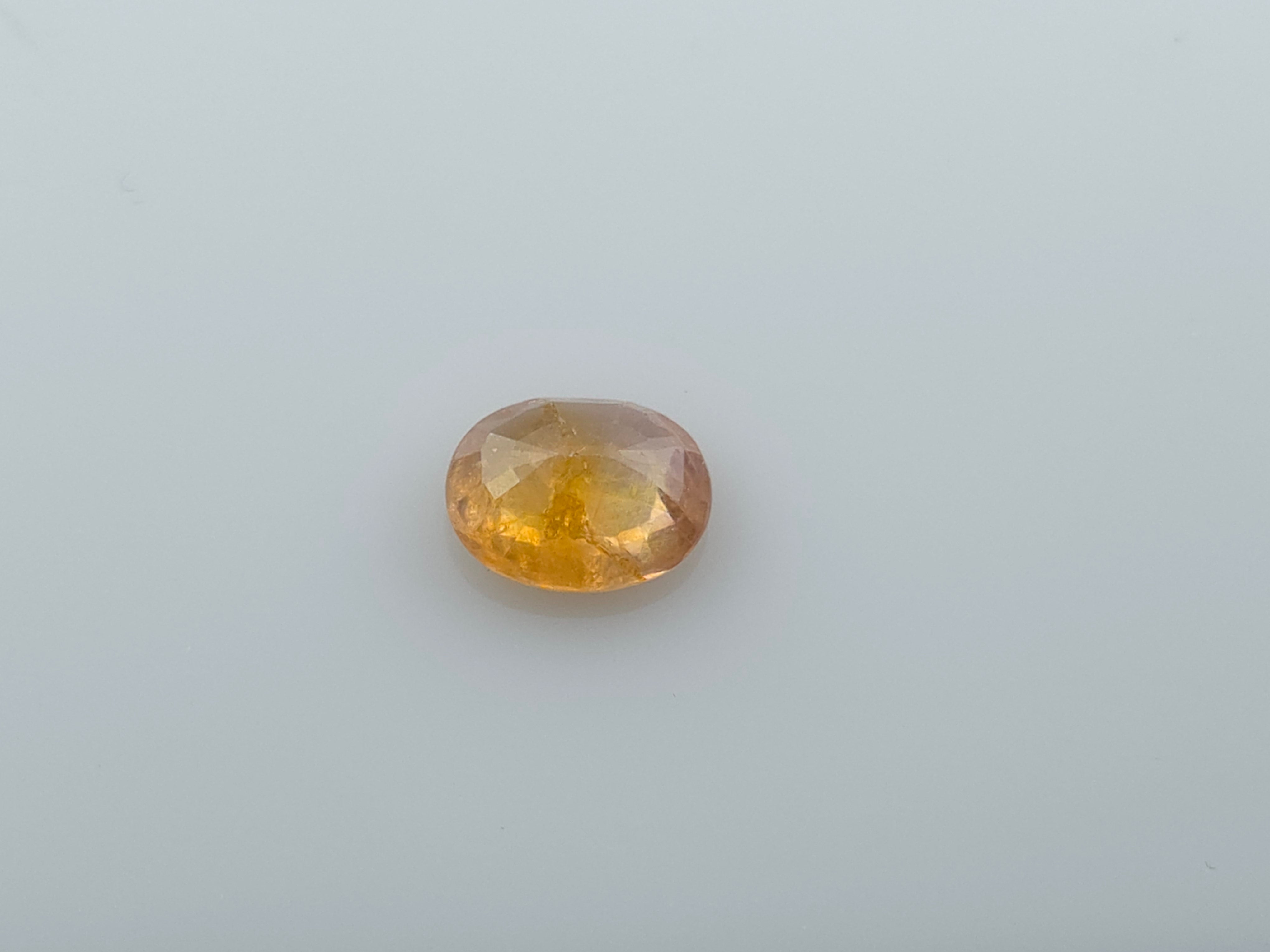 YELLOW SAPPHIRE - 4.18 CARATS