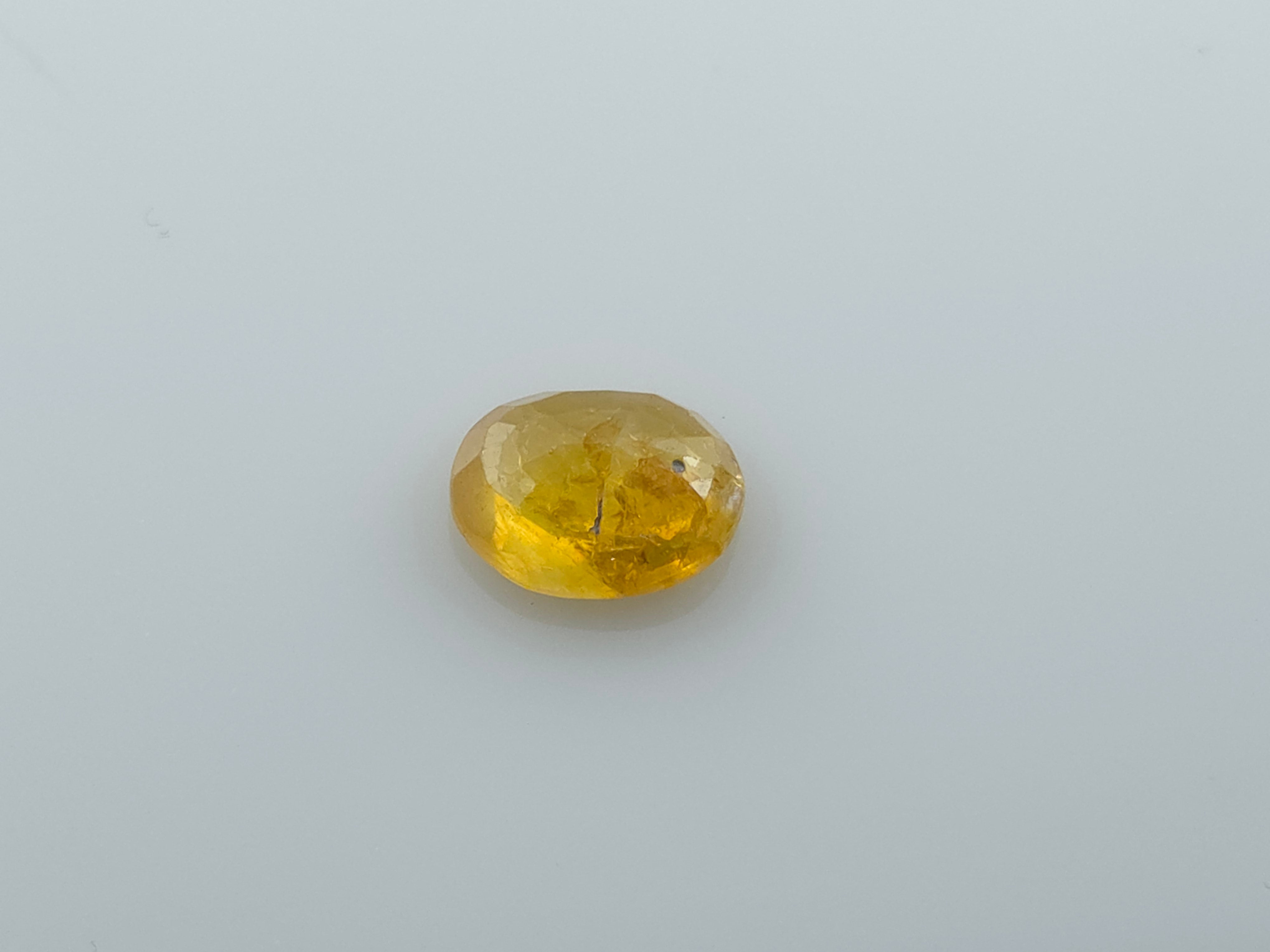 YELLOW SAPPHIRE - 6.06 CARATS
