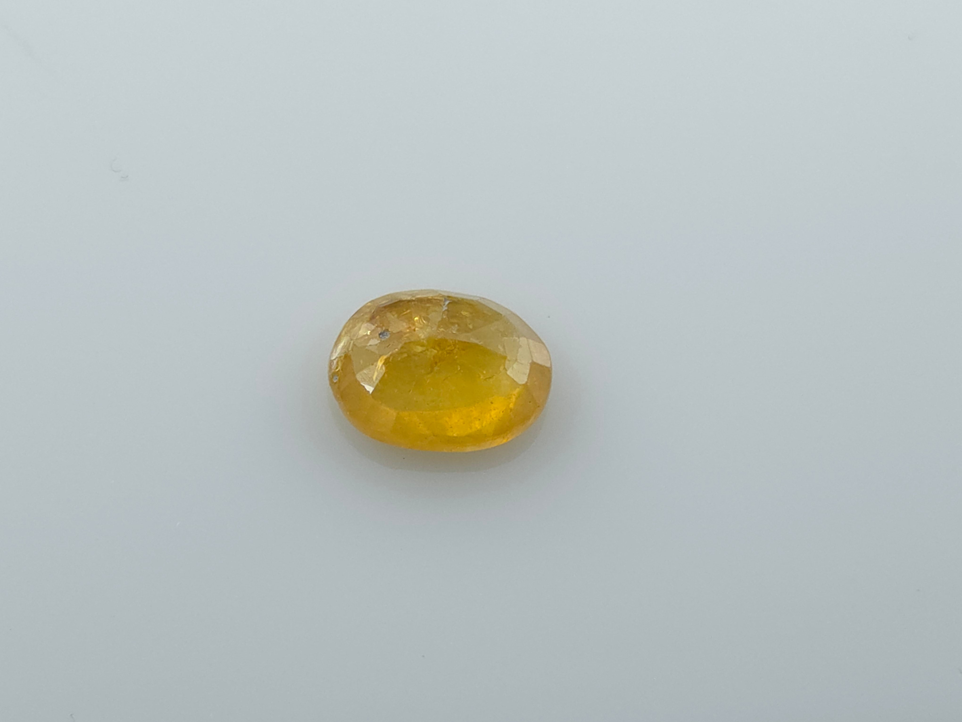 YELLOW SAPPHIRE - 6.06 CARATS