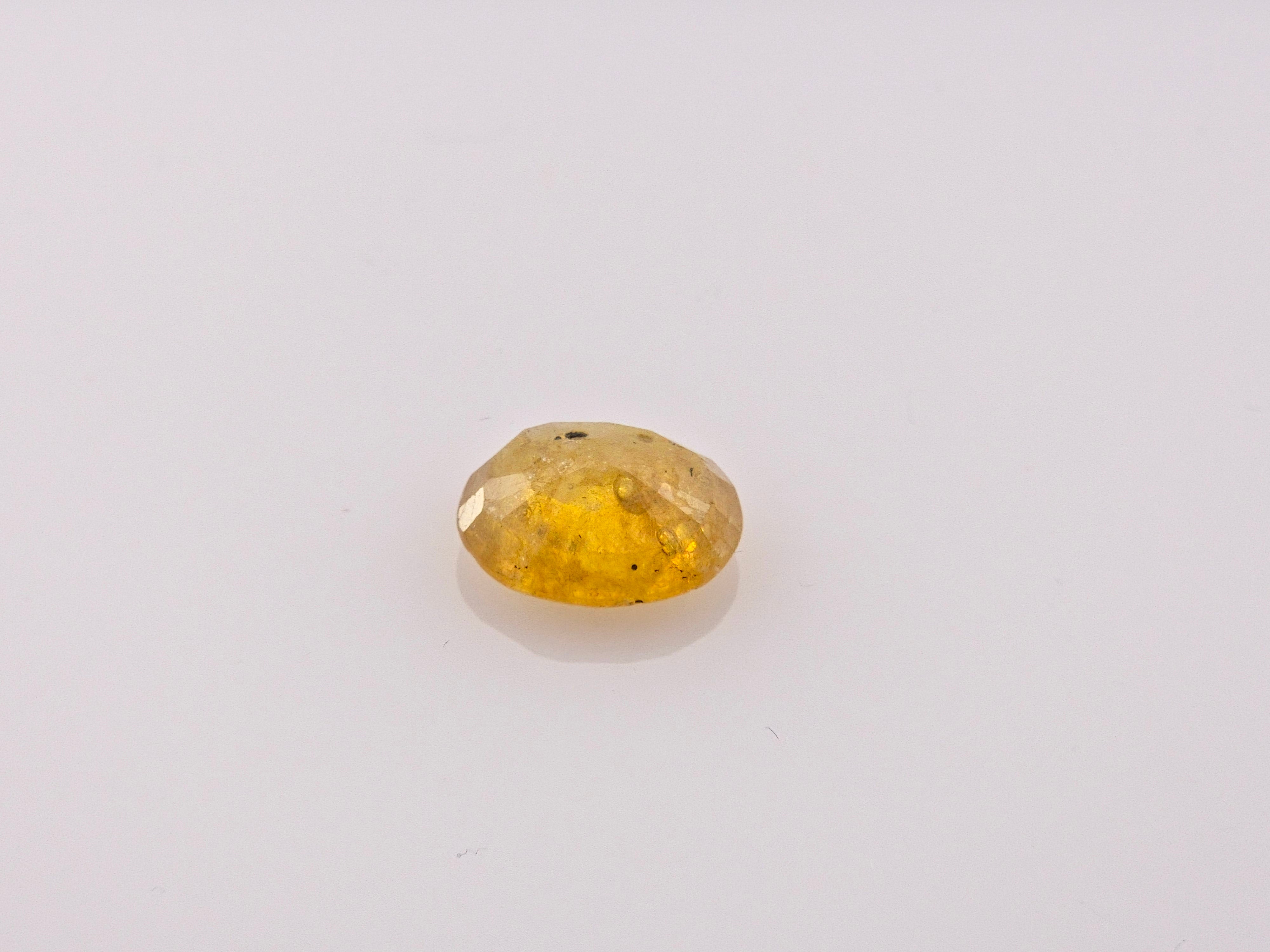 YELLOW SAPPHIRE - 5.97  Carats