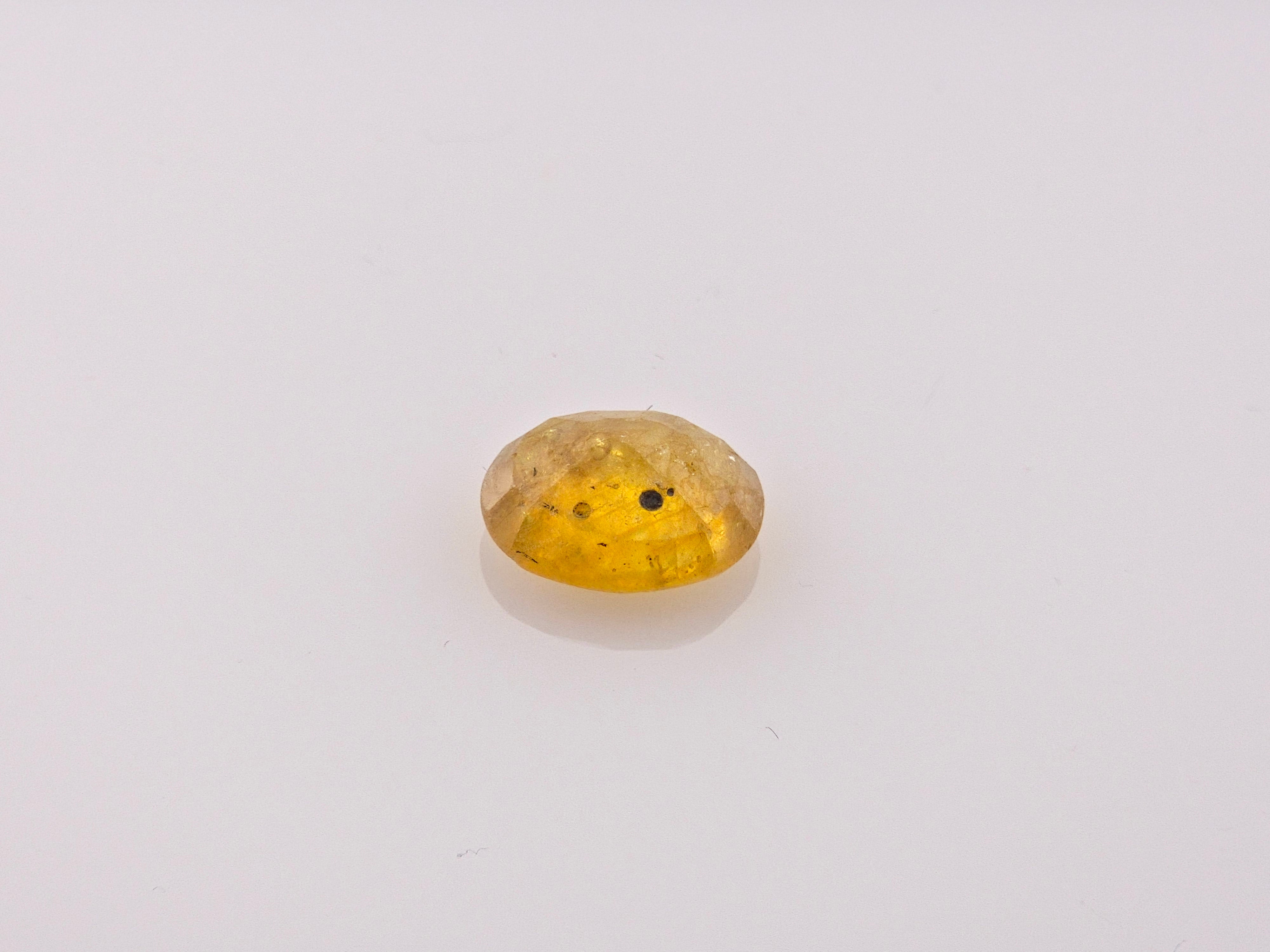 YELLOW SAPPHIRE - 5.97  Carats