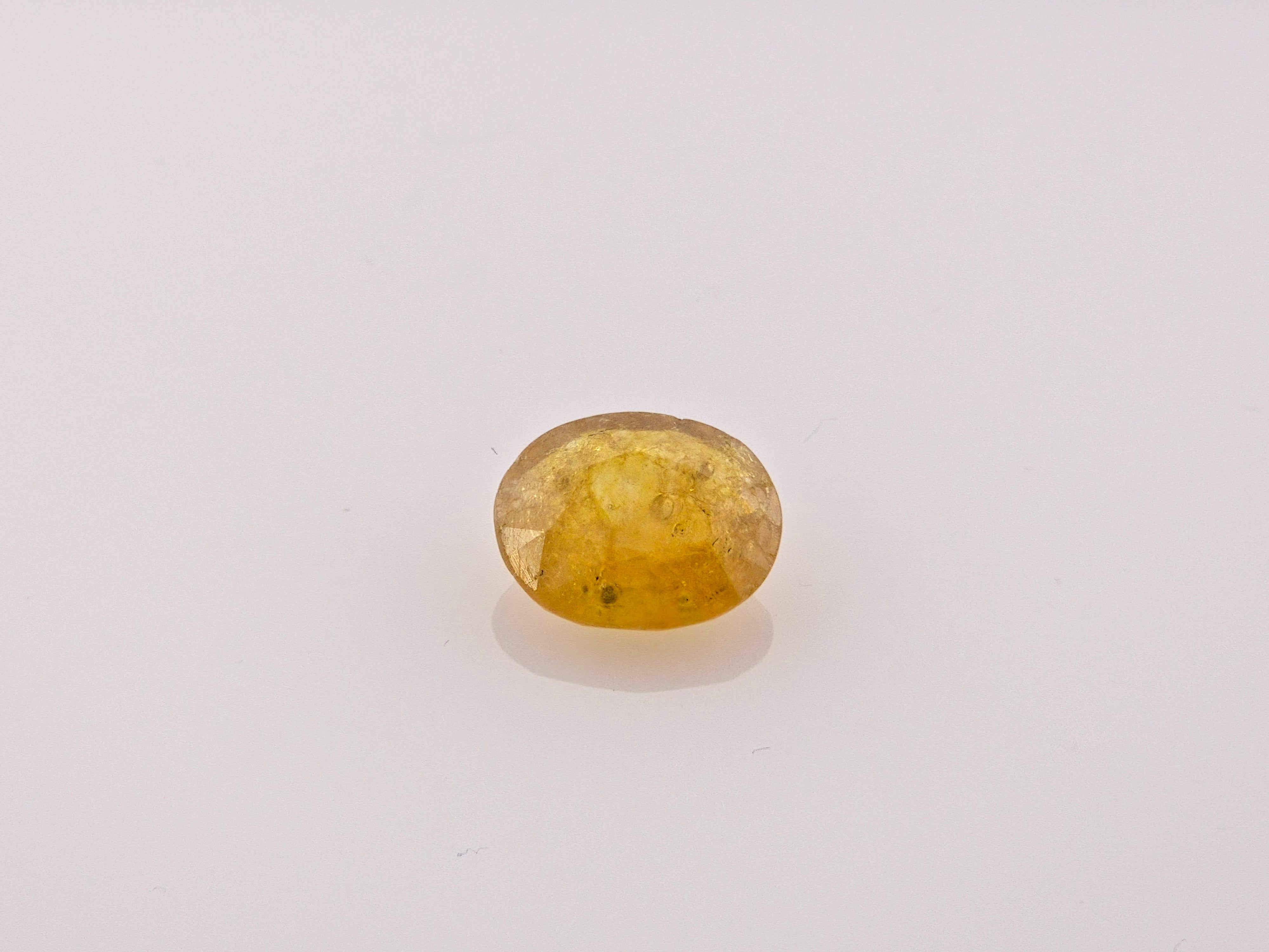 YELLOW SAPPHIRE - 5.97  Carats